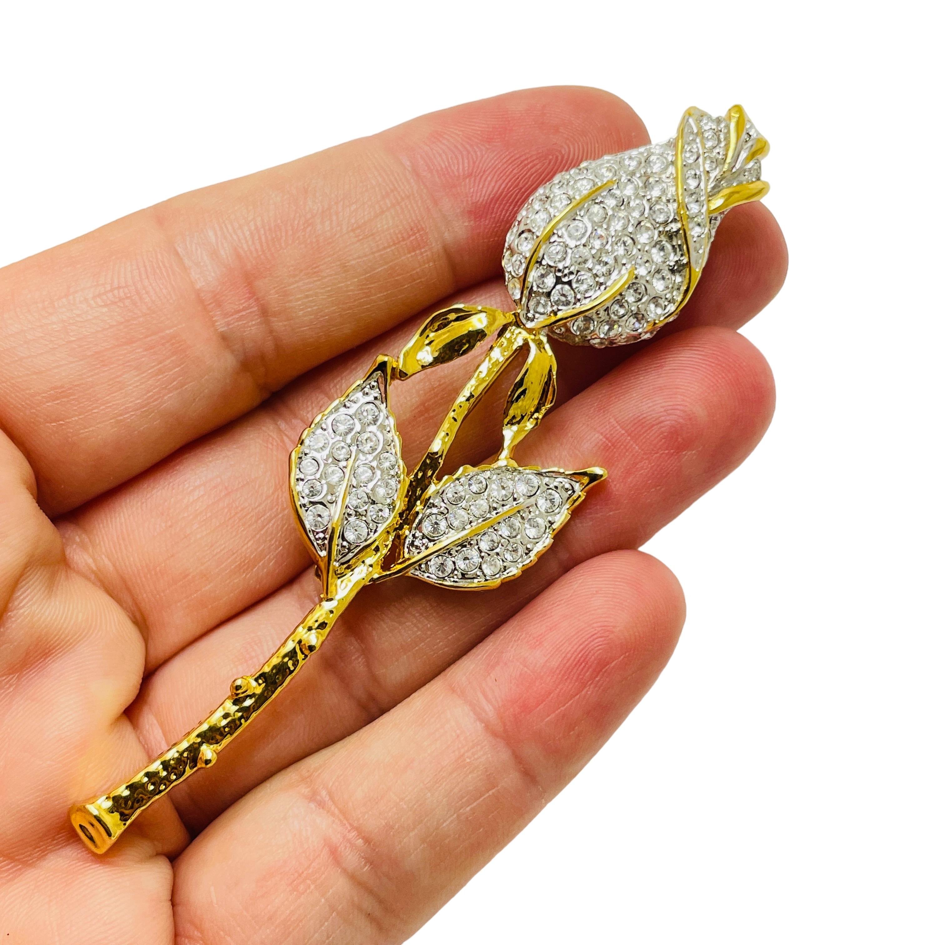 Donna Spilla d'epoca con fiore di strass d'oro di design in vendita