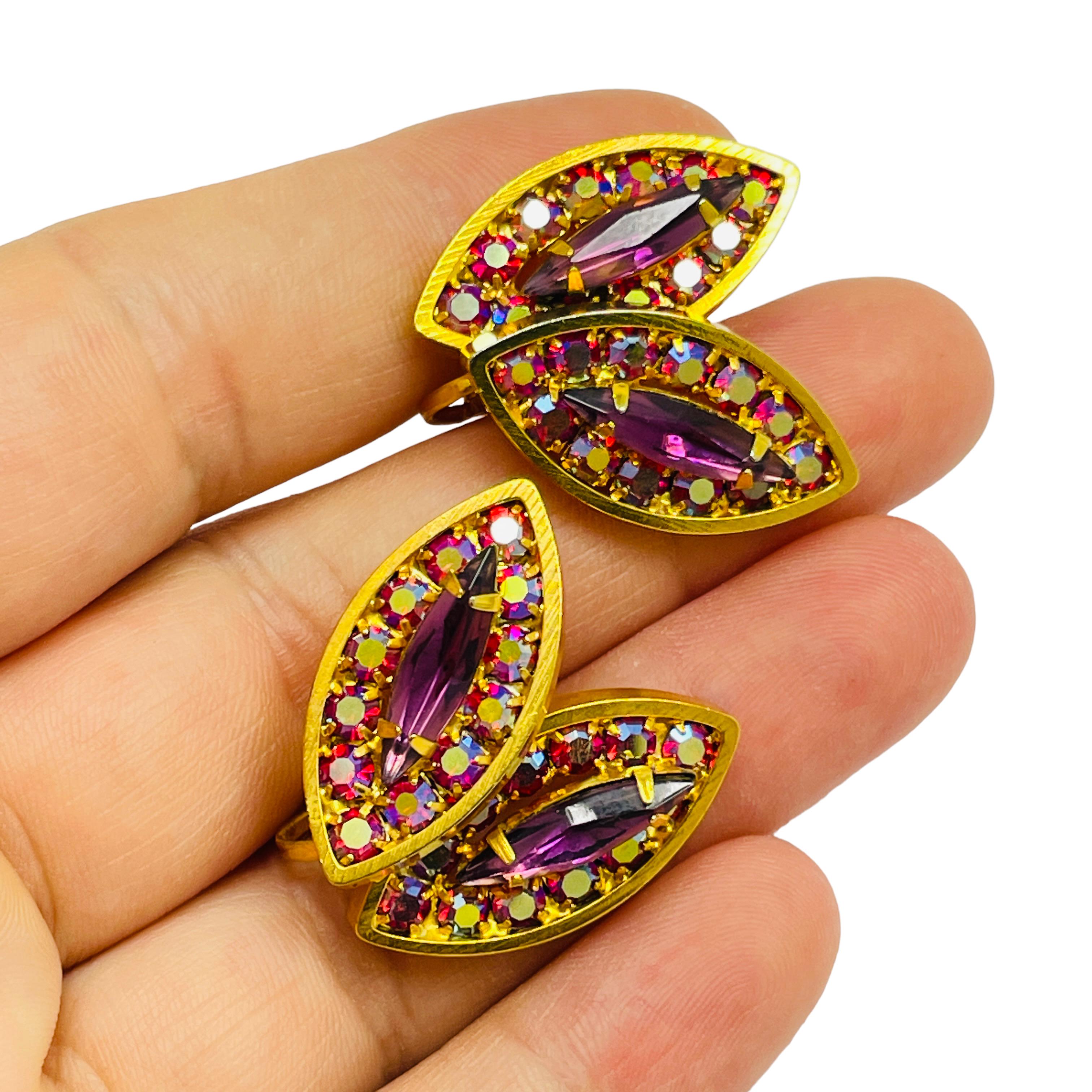Women's or Men's Vintage gold rhinestone leaf designer clip on earrings For Sale
