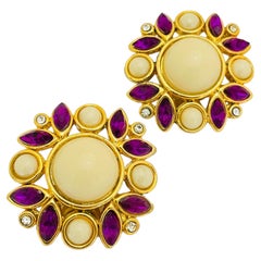 Orecchini vintage con strass d'oro e lucite a clip di grandi dimensioni per le sfilate di moda