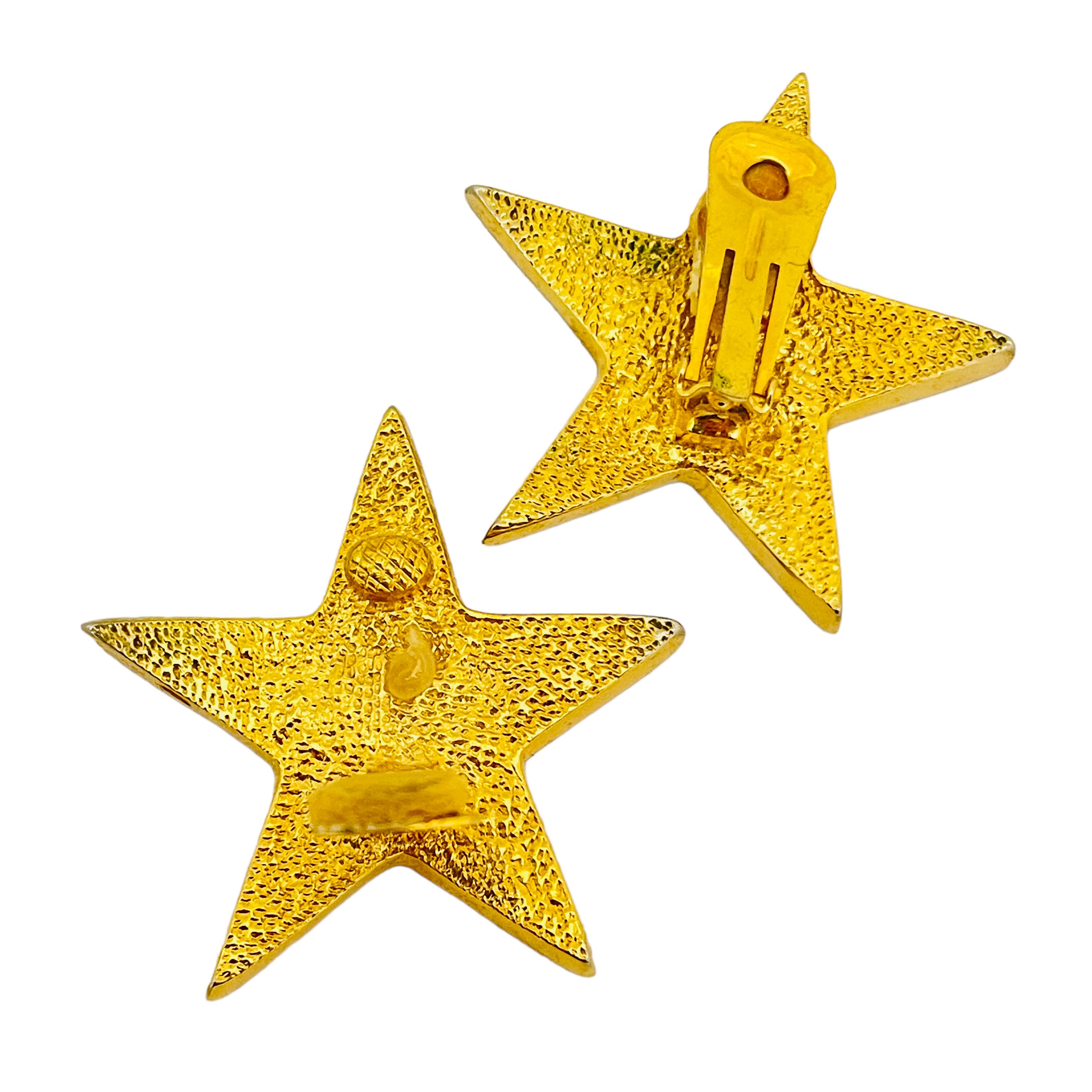 Vintage gold rhinestone star designer runway clip on earrings In Good Condition For Sale In Palos Hills, IL