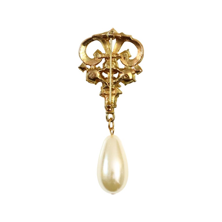 Vintage Gold Rhinestone with Faux Dangling Pearl Brooch For Sale 2