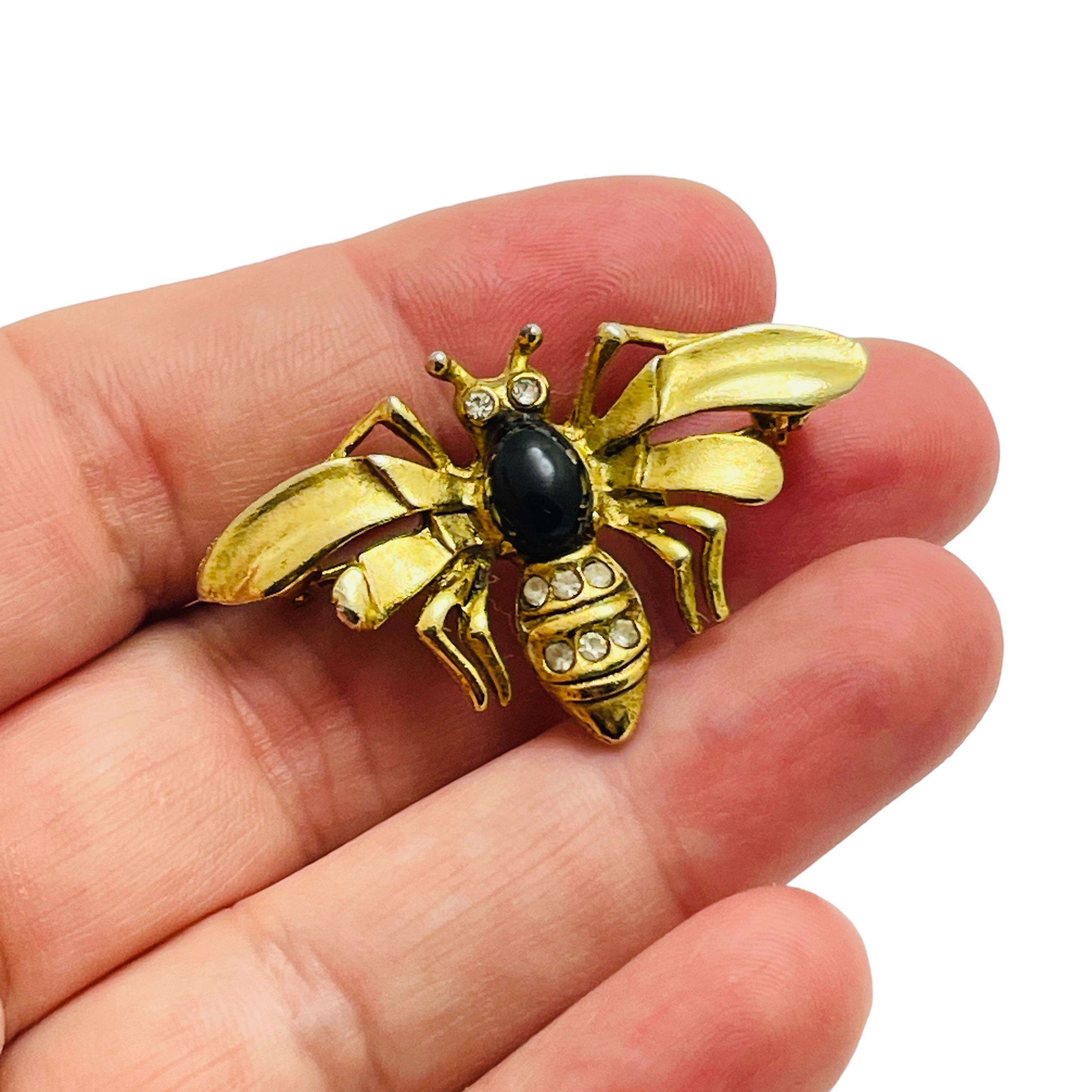 Vintage gold rhinestones bee insect figural designer brooch In Good Condition For Sale In Palos Hills, IL