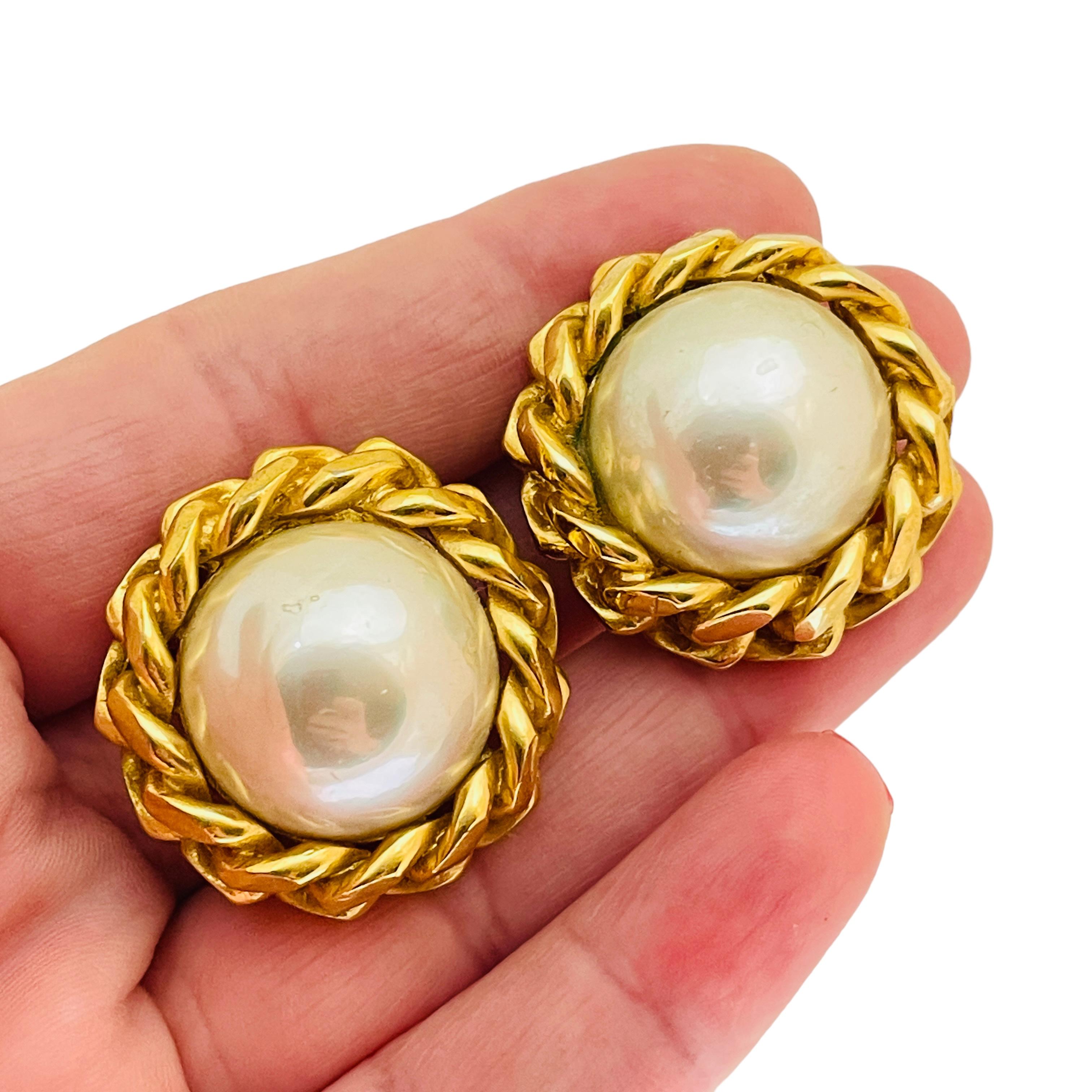 Women's CHRISTIAN DIOR signed vintage gold pearl designer runway clip on earrings For Sale