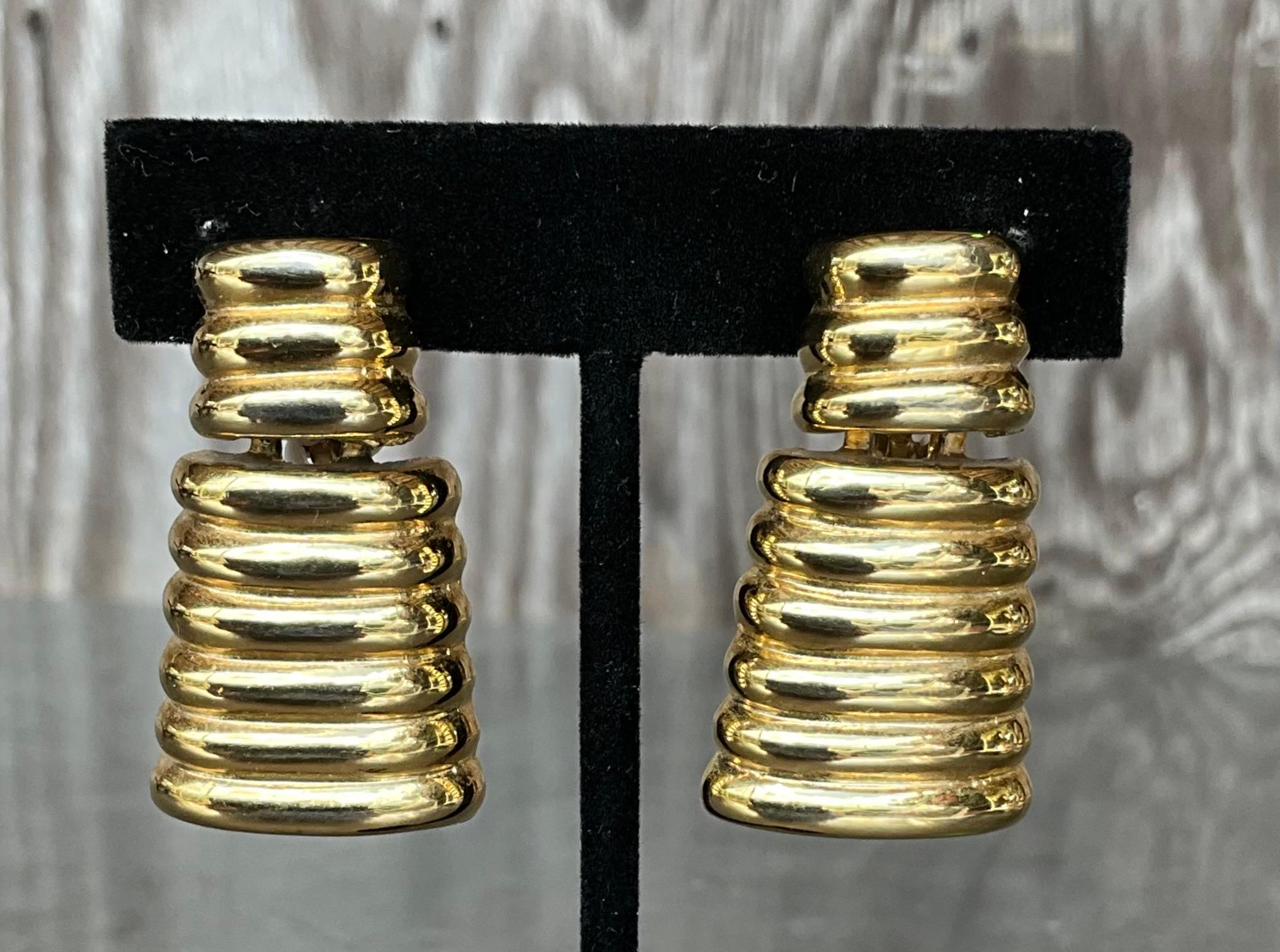 Vintage Gold Tone gerippt Clip auf Ohrringe im Angebot 3