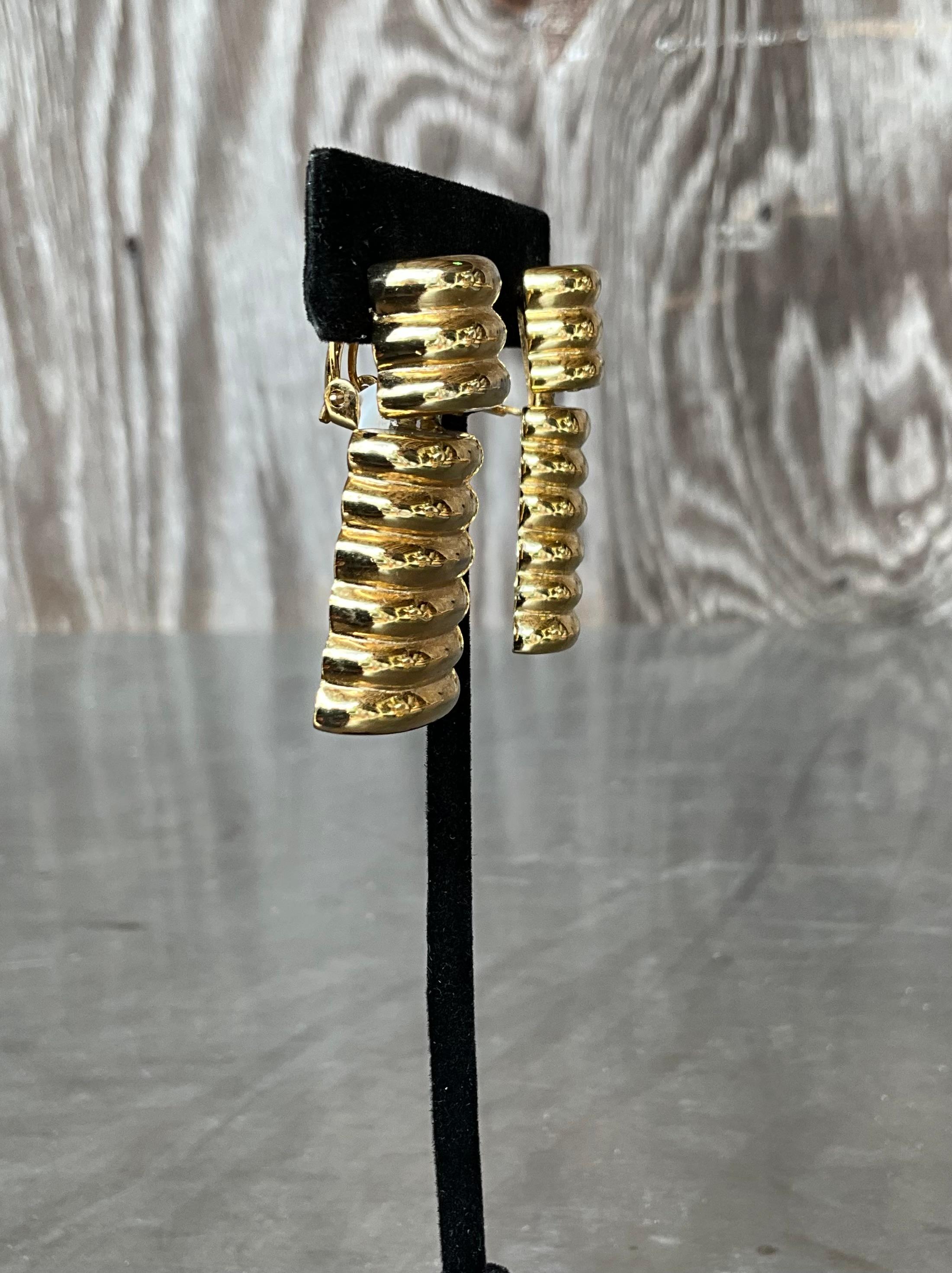 Vintage Gold Tone gerippt Clip auf Ohrringe im Angebot 4