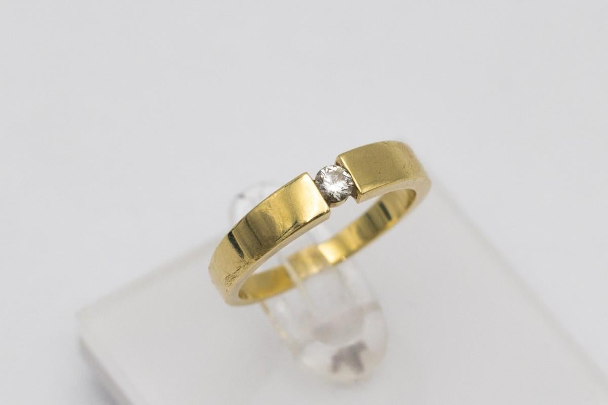 Vintage gold ring with a 0.15ct diamond. For Sale 1