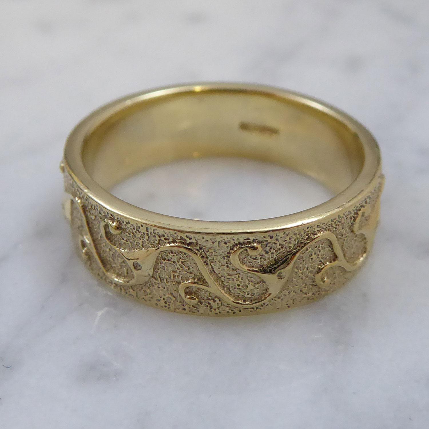 Goldring im Jugendstil mit Dekoration im Art nouveau-Stil 2