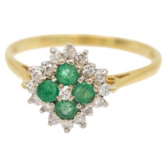 Anillo vintage de oro con diamantes y esmeraldas, Londres, Reino Unido.