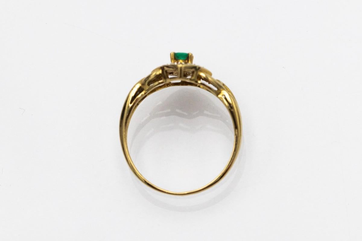 Anello d'oro vintage con smeraldo e diamanti, Francia, anni '70. in vendita 1