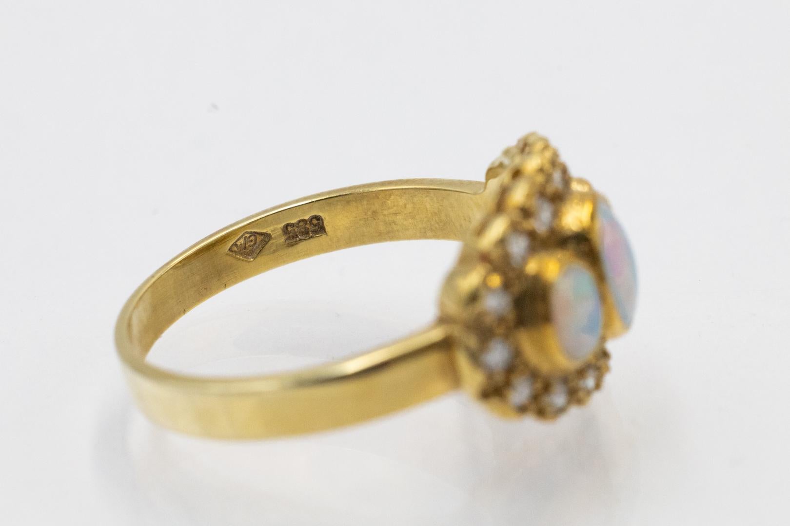 Vintage gold ring with opals and diamonds. Bon état - En vente à Chorzów, PL