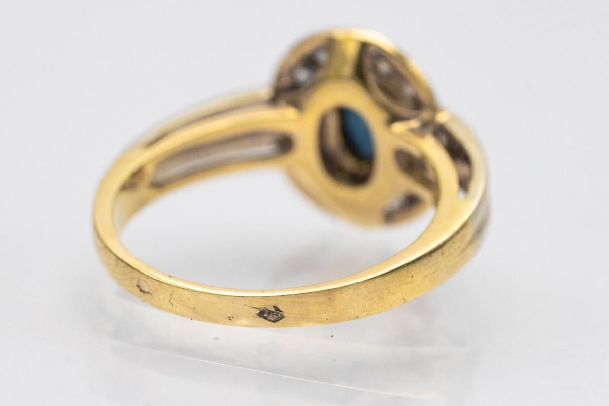 Vintage gold ring with sapphire and diamonds, France, 1970s. For Sale 2