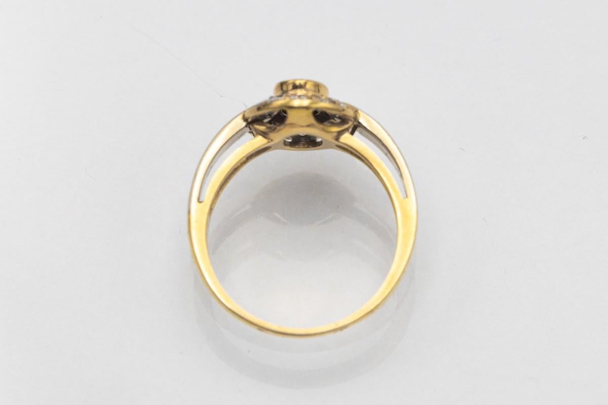 Vintage gold ring with sapphire and diamonds, France, 1970s. For Sale 4