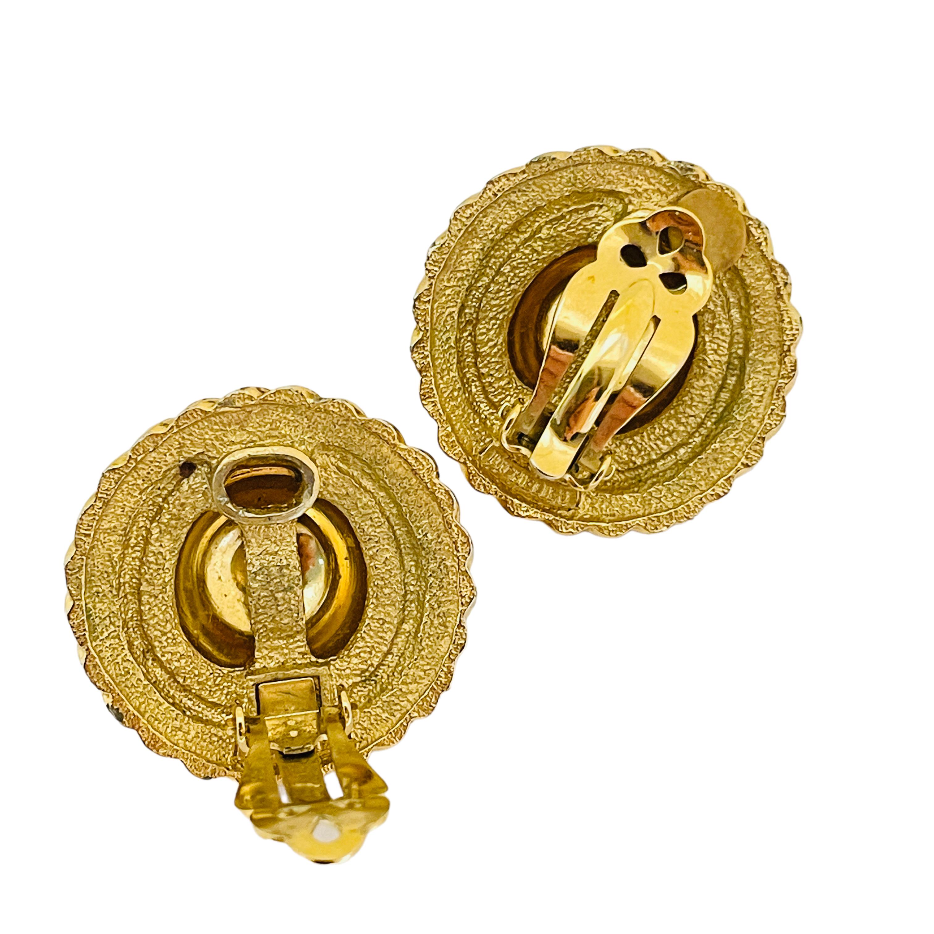 DETAILS

• unsigned

• gold tone 

• vintage designer runway earrings  

MEASUREMENTS  

• 

CONDITION

•  excellent vintage condition with minimal signs of wear 

 SKU 12

❤️❤️   VINTAGE DESIGNER JEWELRY   ❤️❤️