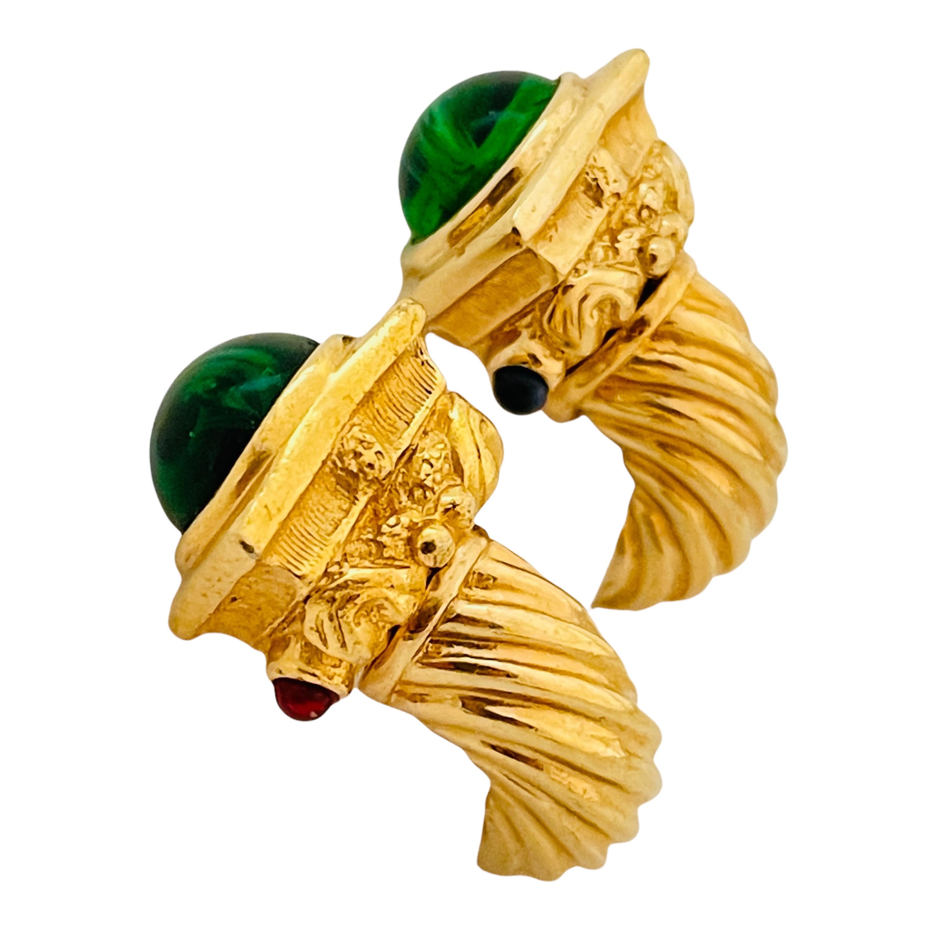 Vintage gold rope emerald gripoix cabochon designer runway clip on earrings In Excellent Condition For Sale In Palos Hills, IL