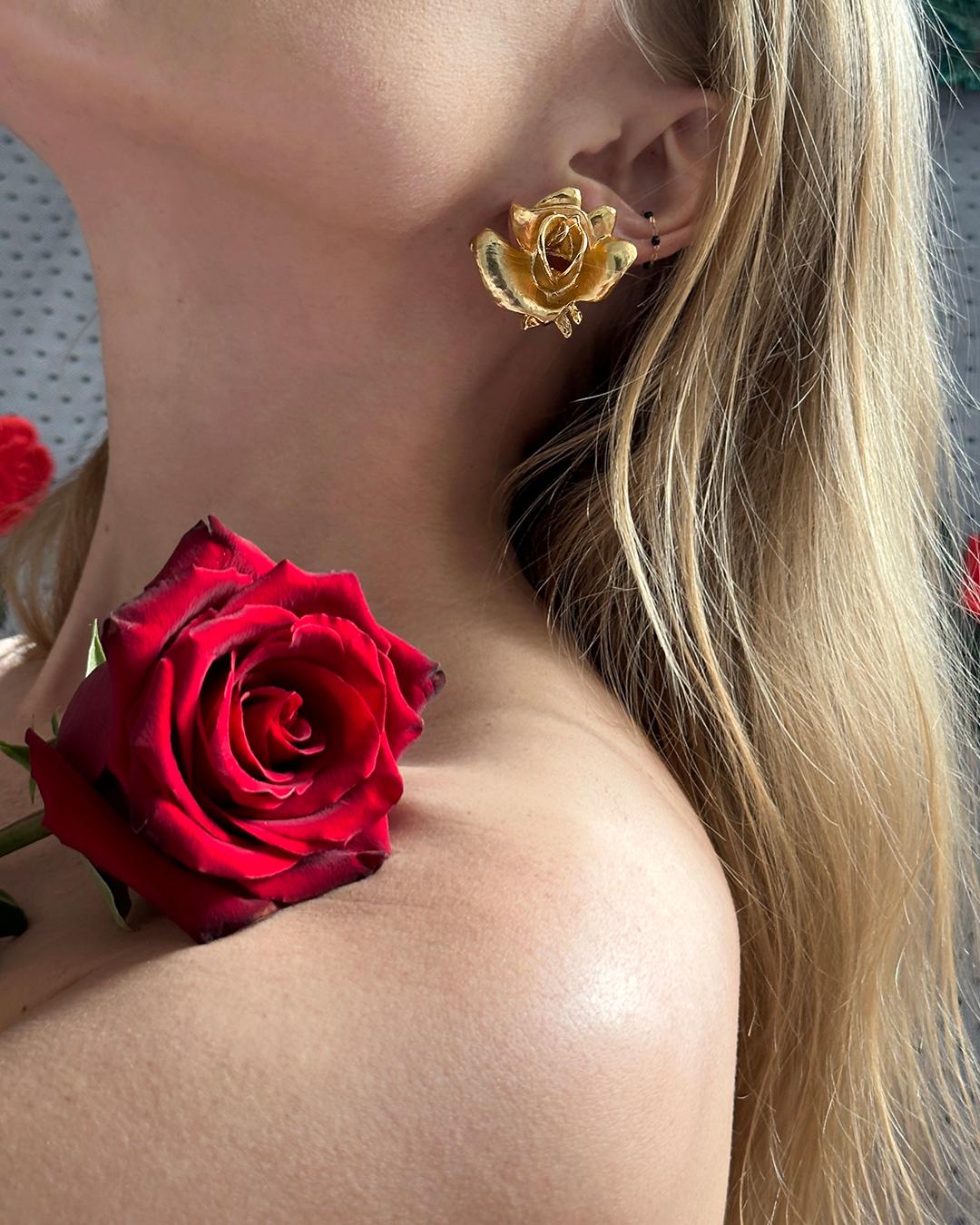 VERY BREEZY presents: These vintage rose earrings depict a figural flower, sculpted with lifelike three-dimensional detail, in a rich matte-finish gold. They sit on the earlobe, measuring about 3.5 cm long x 3.5 cm wide. Finished with a clip-on