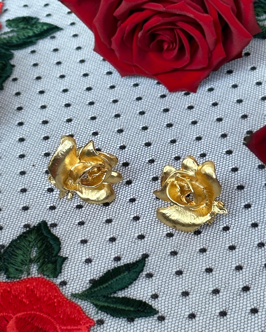 Vintage Gold Rose Earrings In Excellent Condition For Sale In New York, NY