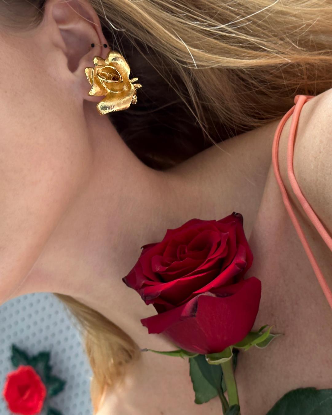 Vintage Gold Rose Ohrringe für Damen oder Herren im Angebot