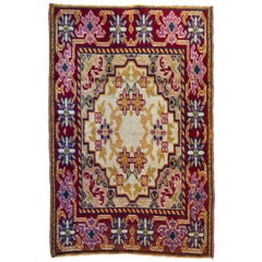 Alfombra pequeña Savonnerie española vintage rosa dorada marfil, circa 1940s
