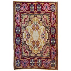 Petit tapis vintage de Savonnerie espagnol à fleurs or rose et ivoire, vers les années 1940