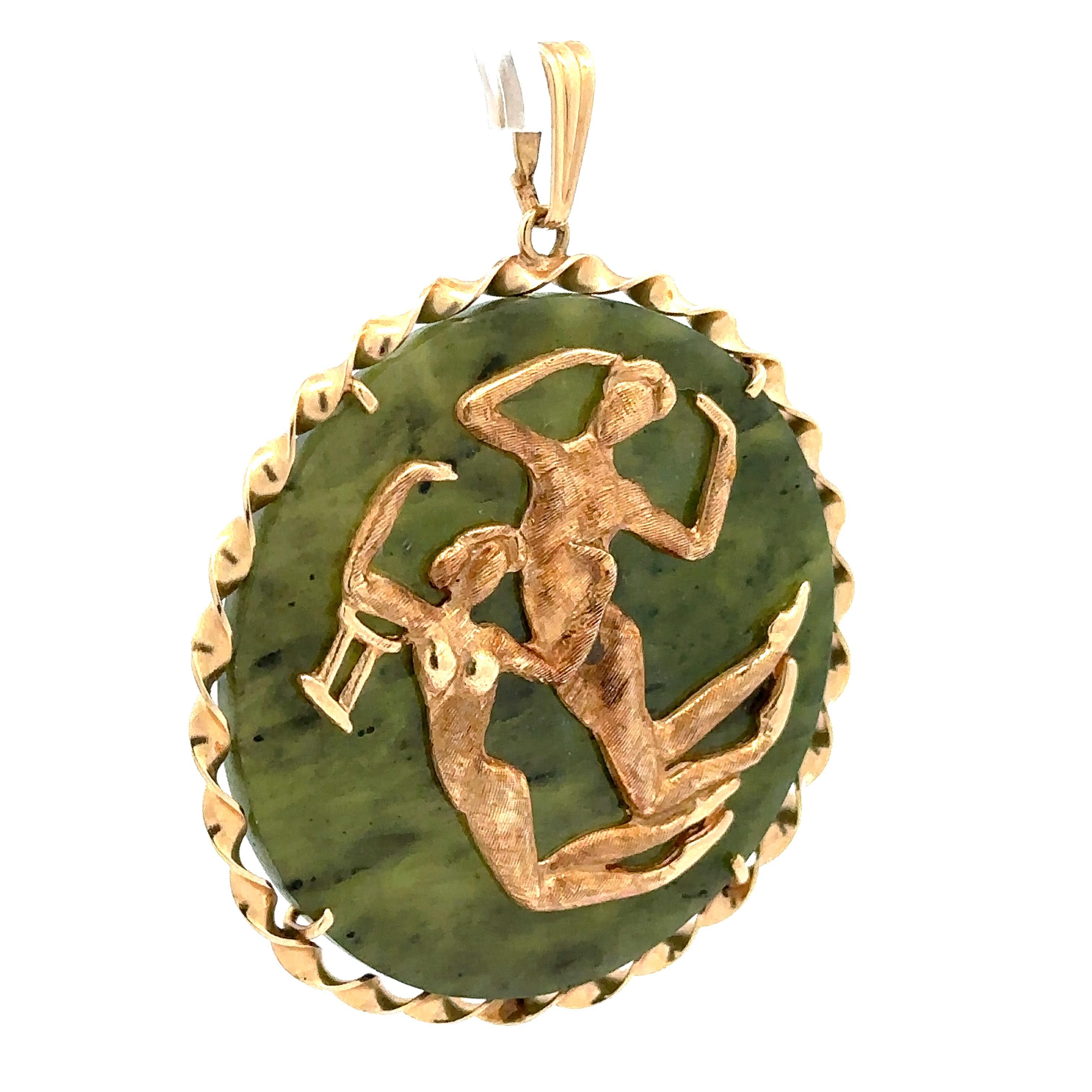 Vintage Gold Round Jade Gemini Zodiac Twisted Wire Frame Large Disc Pendant In Excellent Condition In Montclair, NJ
