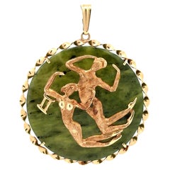 Vintage Gold Round Jade Gemini Zodiac Twisted Wire Frame Large Disc Pendant