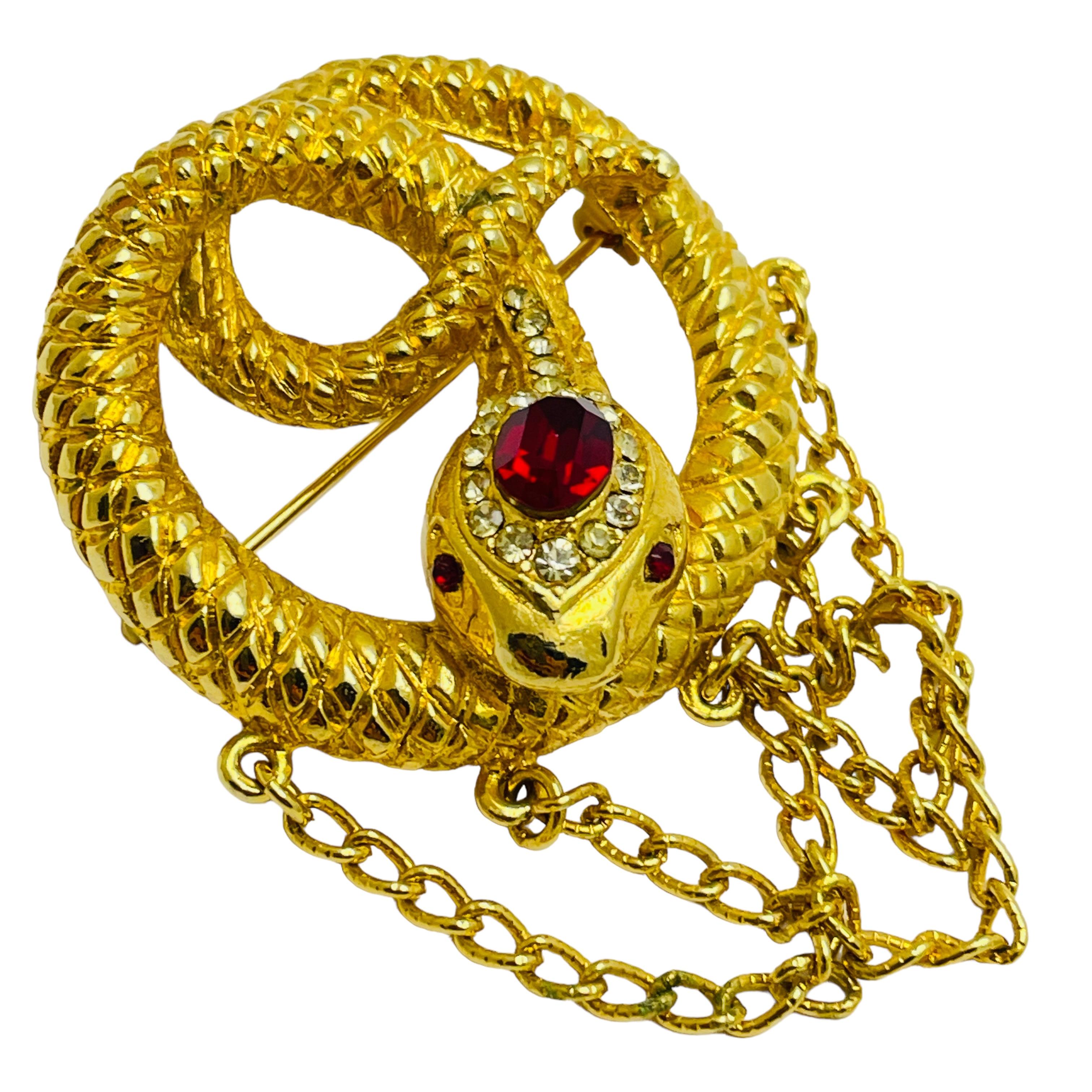 DETAILS

• unsigned  

• gold tone with rhinestones 

• vintage designer brooch

MEASUREMENTS  

• 

CONDITION

•  very good vintage condition with minimal signs of wear 

 Sku 46

❤️❤️  VINTAGE DESIGNER JEWELRY ❤️❤️

❤️❤️  ALEXANDER’S BOUTIQUE  ❤️❤️