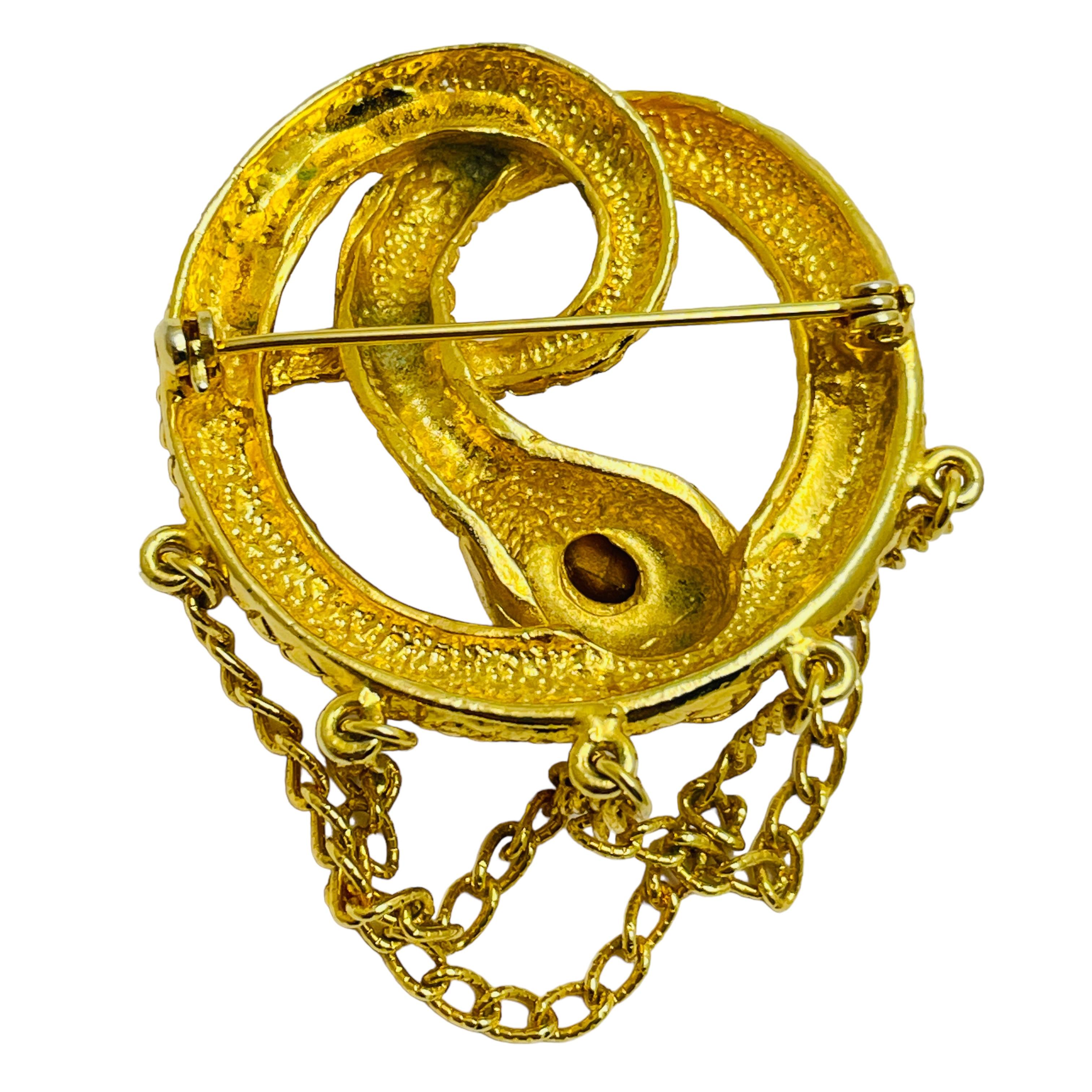 Vintage gold ruby red eyes rhinestone snake dangle chains designer brooch In Good Condition For Sale In Palos Hills, IL