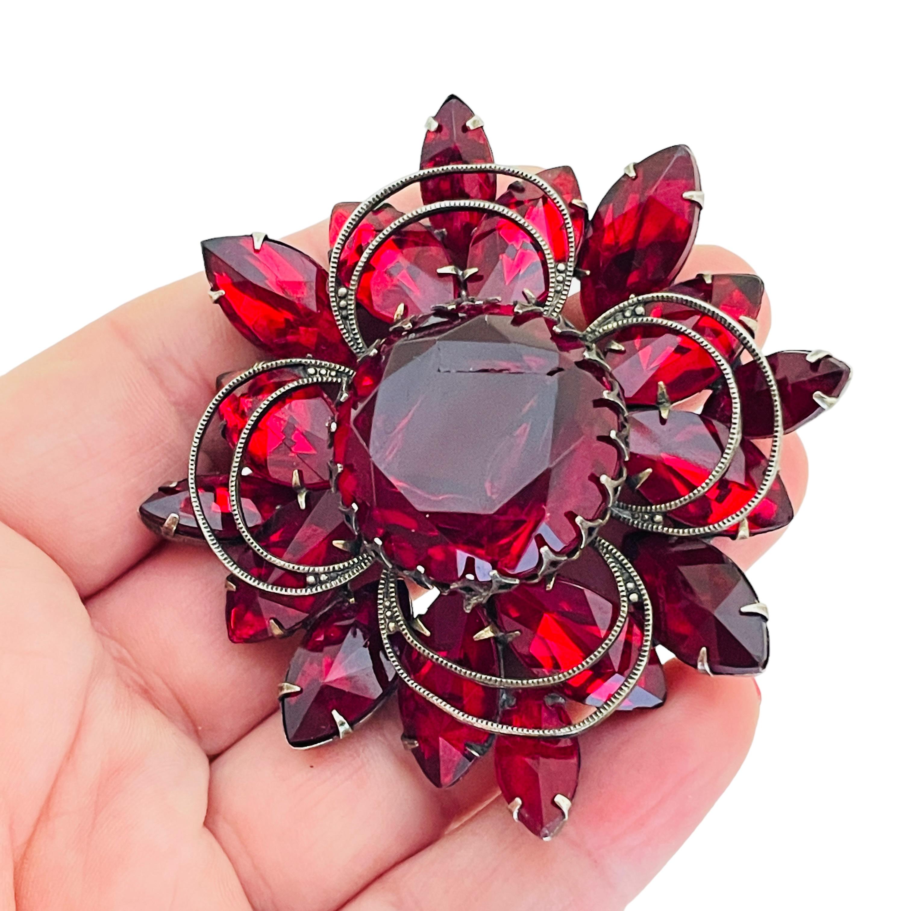 Women's Vintage gold ruby red glass designer brooch For Sale