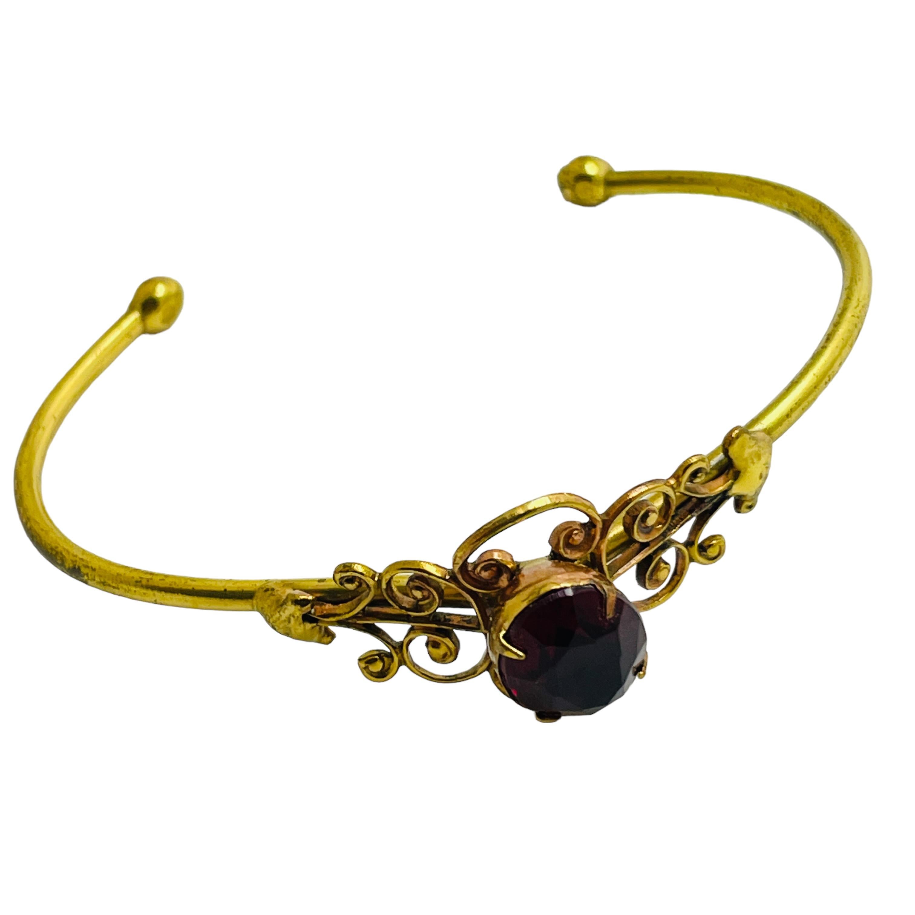 Bracelet manchette vintage en verre rouge rubis doré Bon état - En vente à Palos Hills, IL