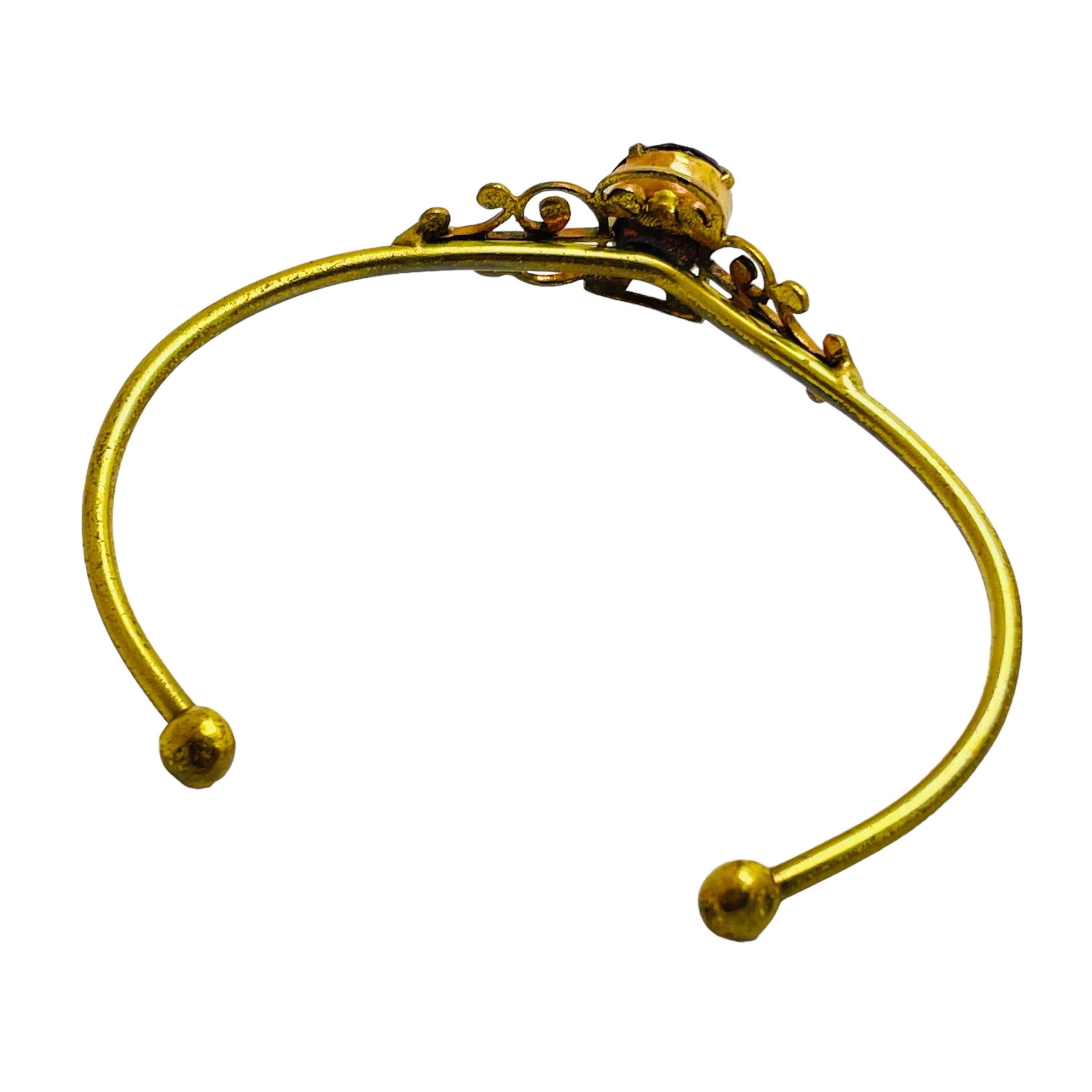 Bracelet manchette vintage en verre rouge rubis doré Pour femmes en vente