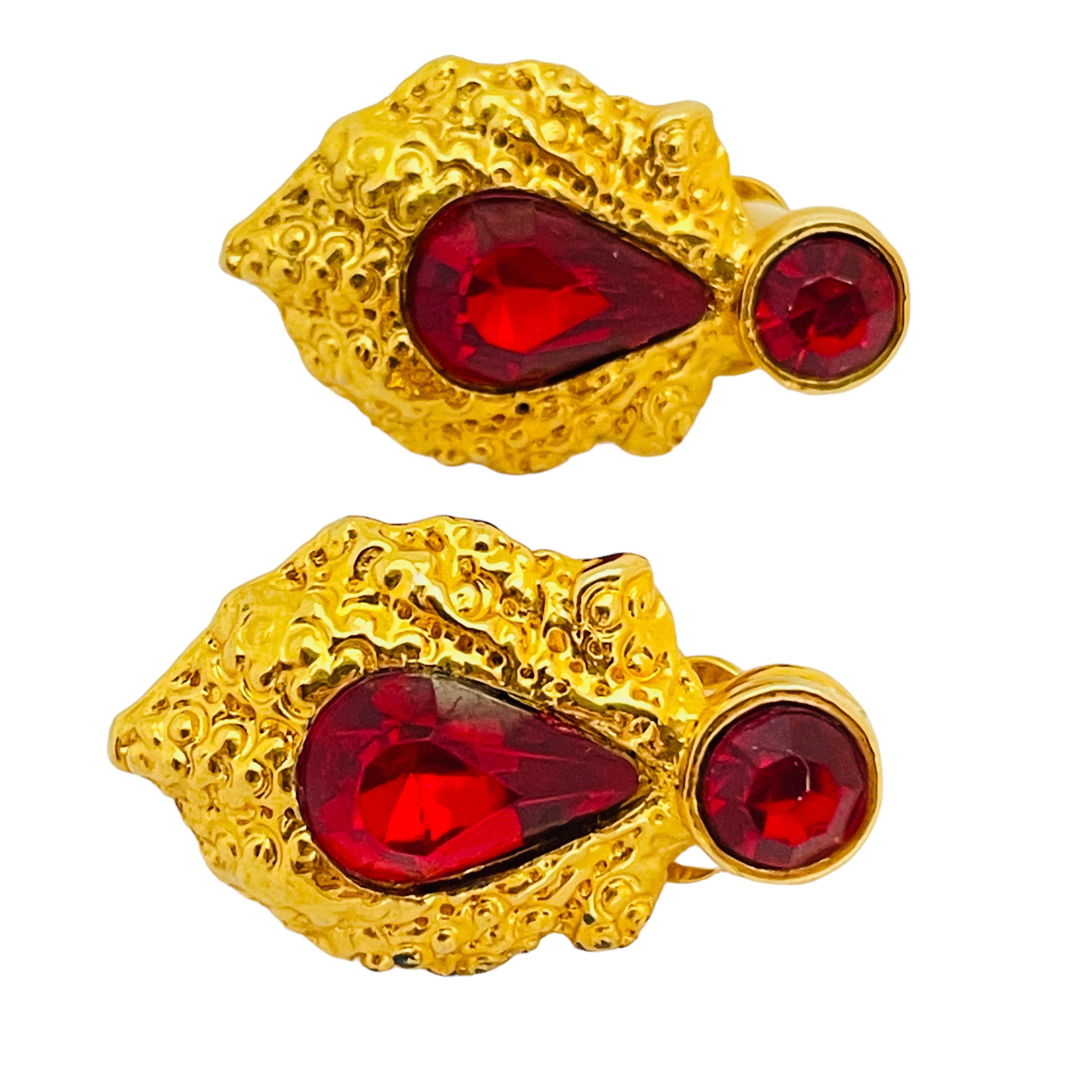 DETALLES

- sin signo    

- tono dorado con cristal

- pendientes vintage de diseño

MEDIDAS  

- 

CONDICIÓN

-  muy buen estado vintage con mínimos signos de desgaste 

 Código 37

❤️❤️  JOYAS DE DISEÑO VINTAGE ❤️❤️

❤️❤️  BOUTIQUE DE ALEXANDER 