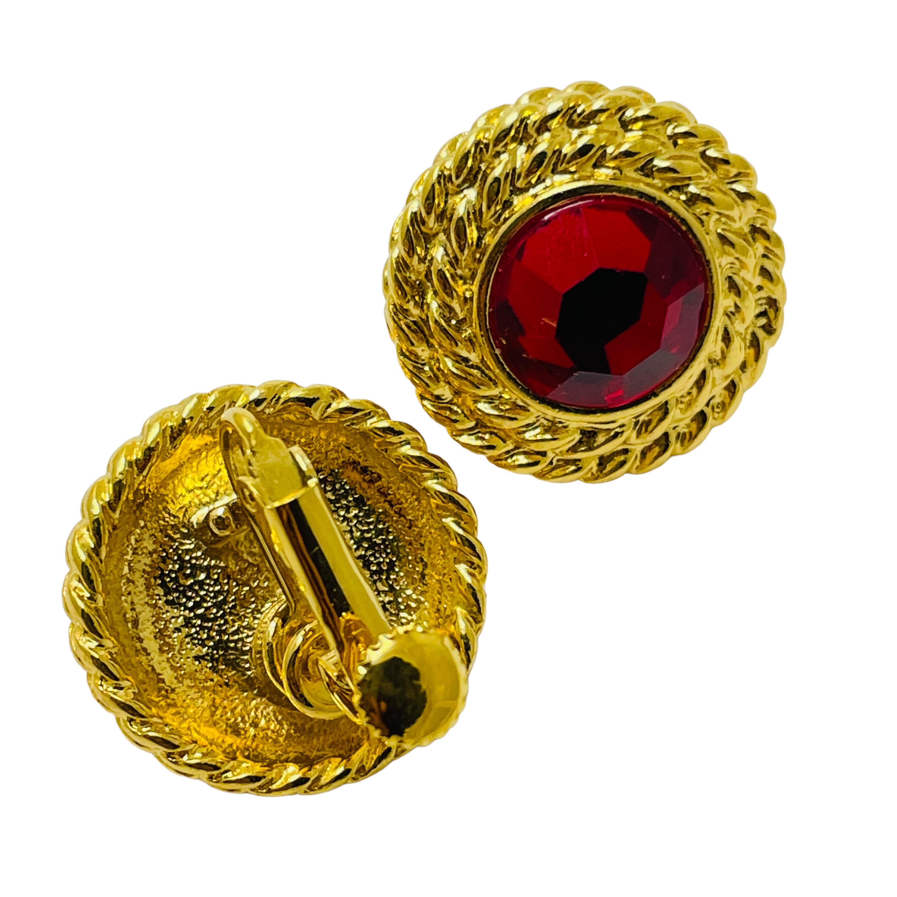 Vintage gold ruby red glass designer runway clip on earrings In Good Condition For Sale In Palos Hills, IL