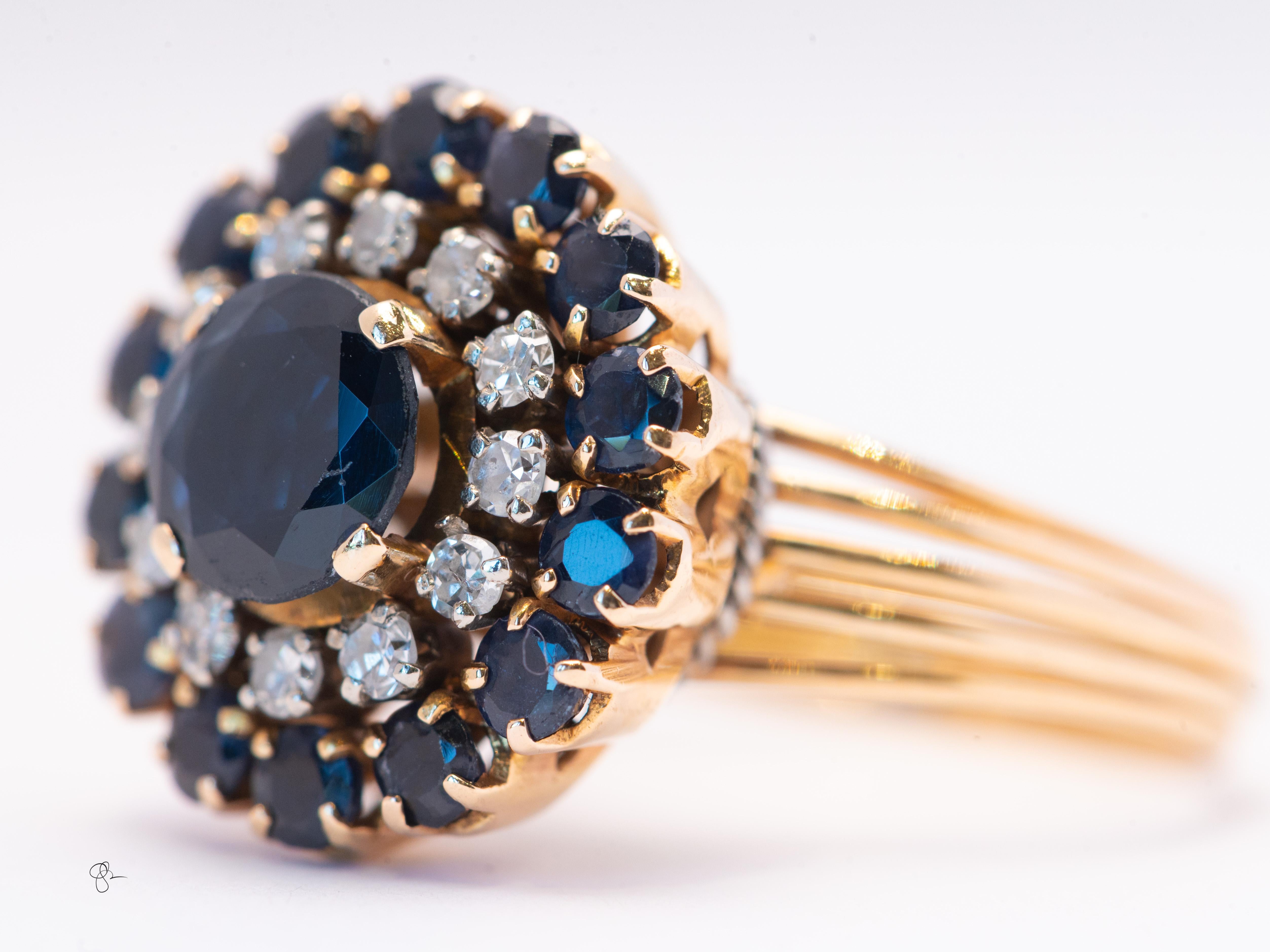 Vintage Gold Sapphire and Diamond Cluster Ring In Good Condition For Sale In Tucson, AZ