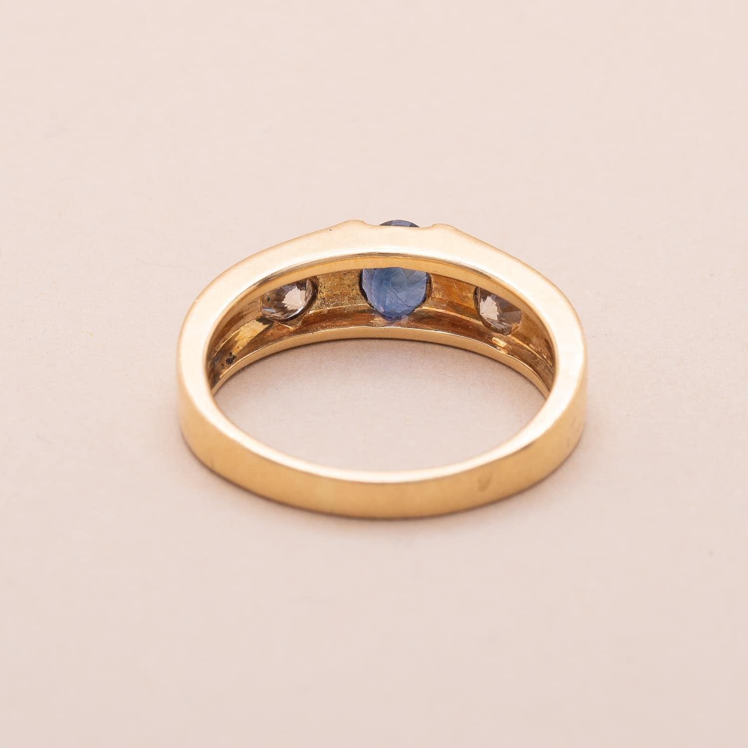 Vintage Gold Sapphire and Diamonds Ring In Good Condition For Sale In PARIS, FR