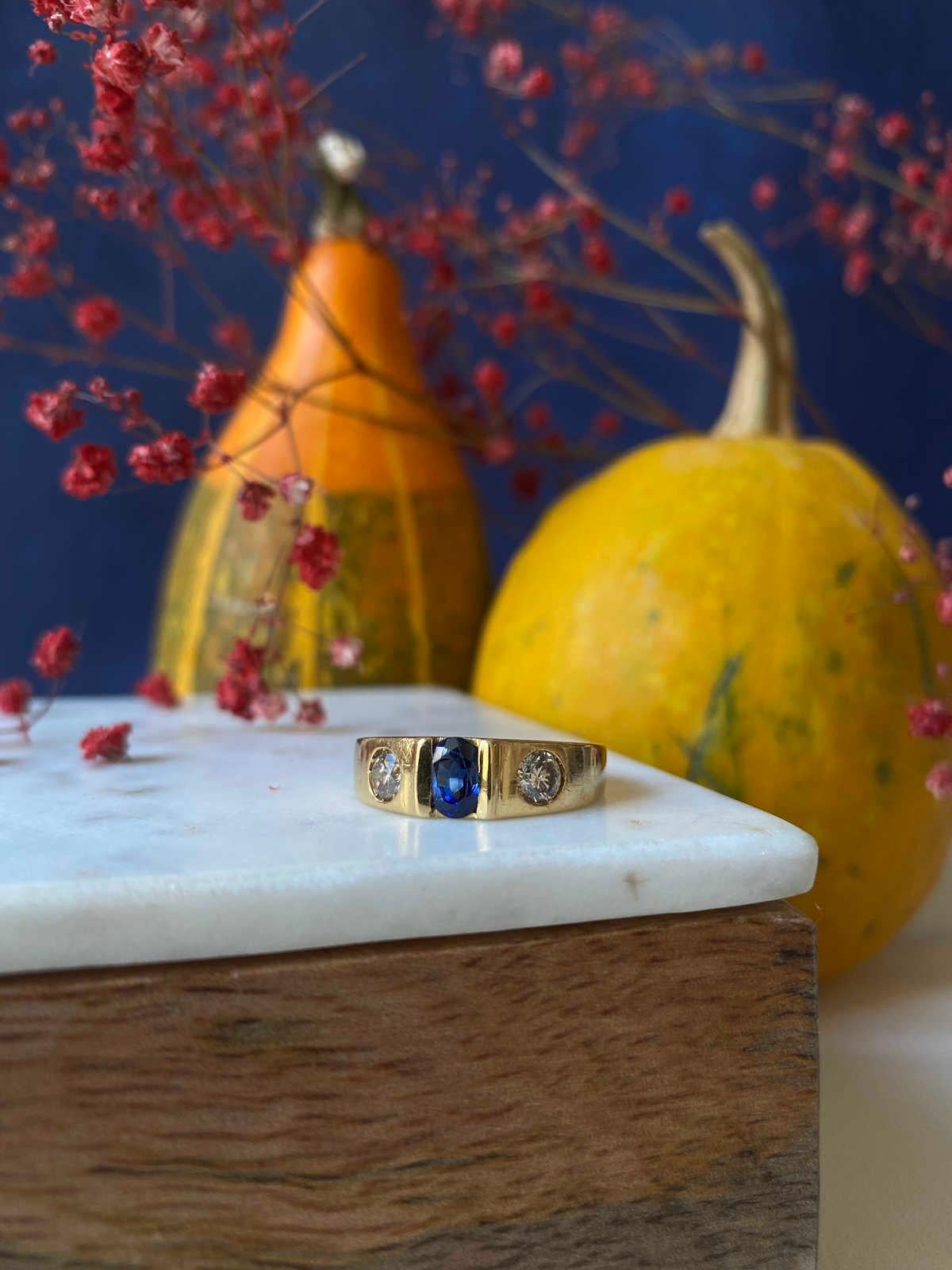 Vintage Gold Sapphire and Diamonds Ring For Sale 1