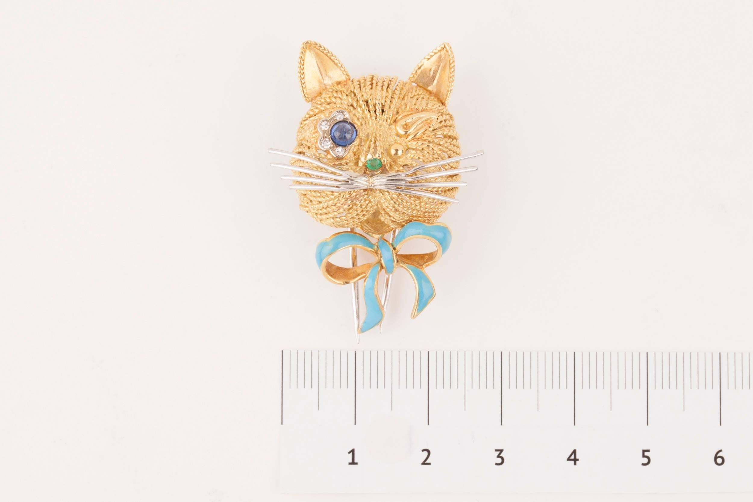 Vintage Gold Sapphire Diamonds and Enamel French Cat Brooch In Good Condition In Saint-Ouen, FR