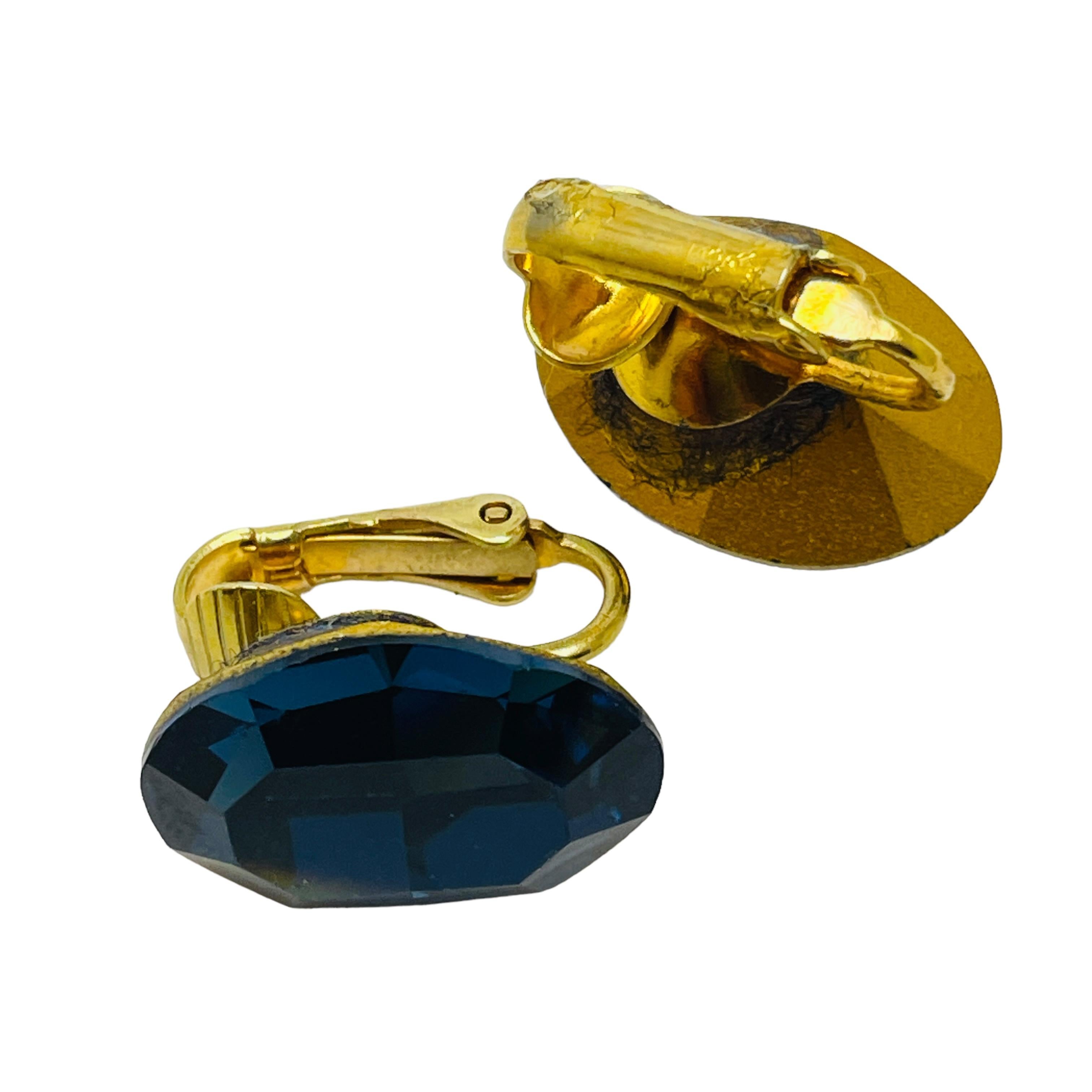Vintage gold sapphire glass designer clip on earrings In Good Condition For Sale In Palos Hills, IL