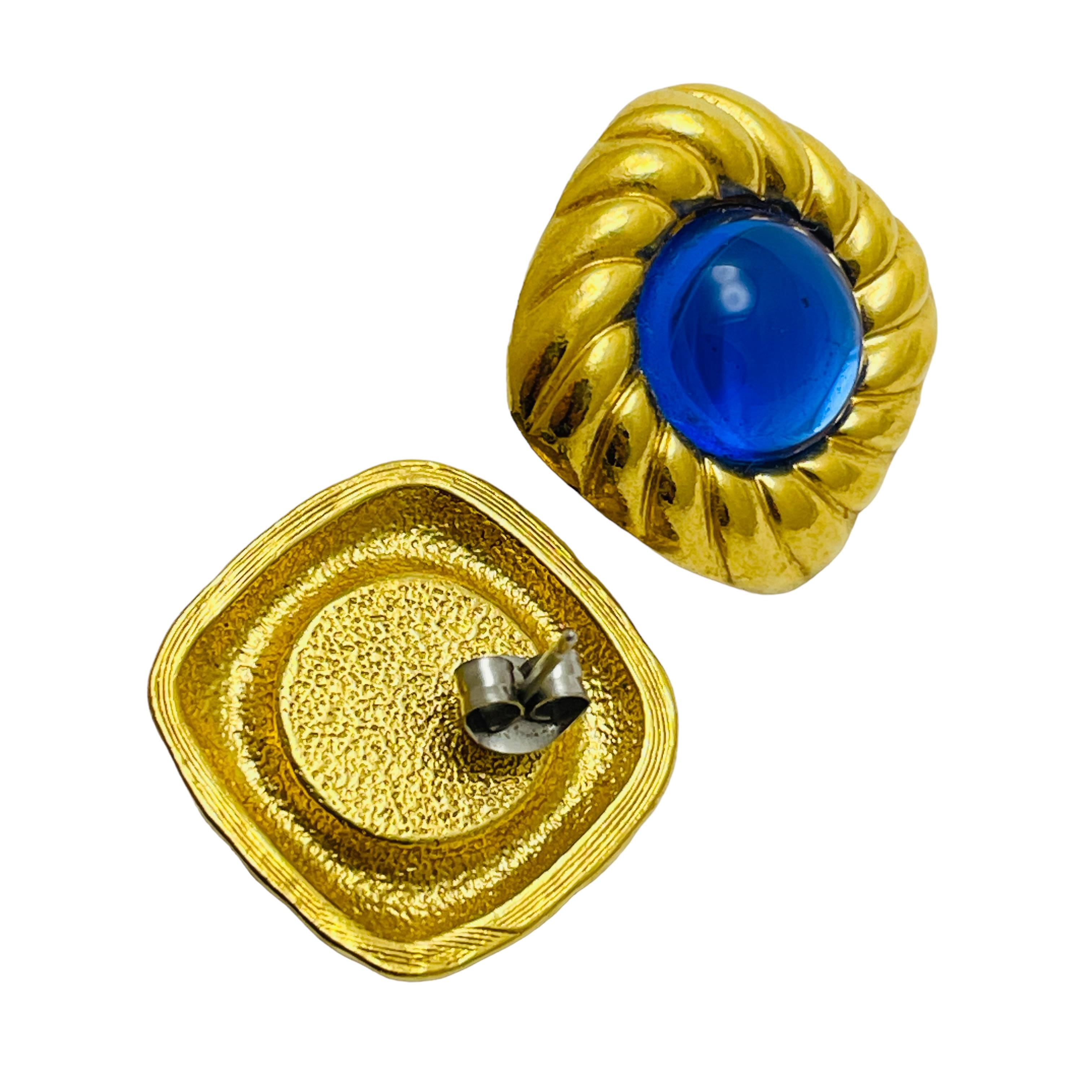 Vintage gold sapphire glass designer earrings In Good Condition For Sale In Palos Hills, IL