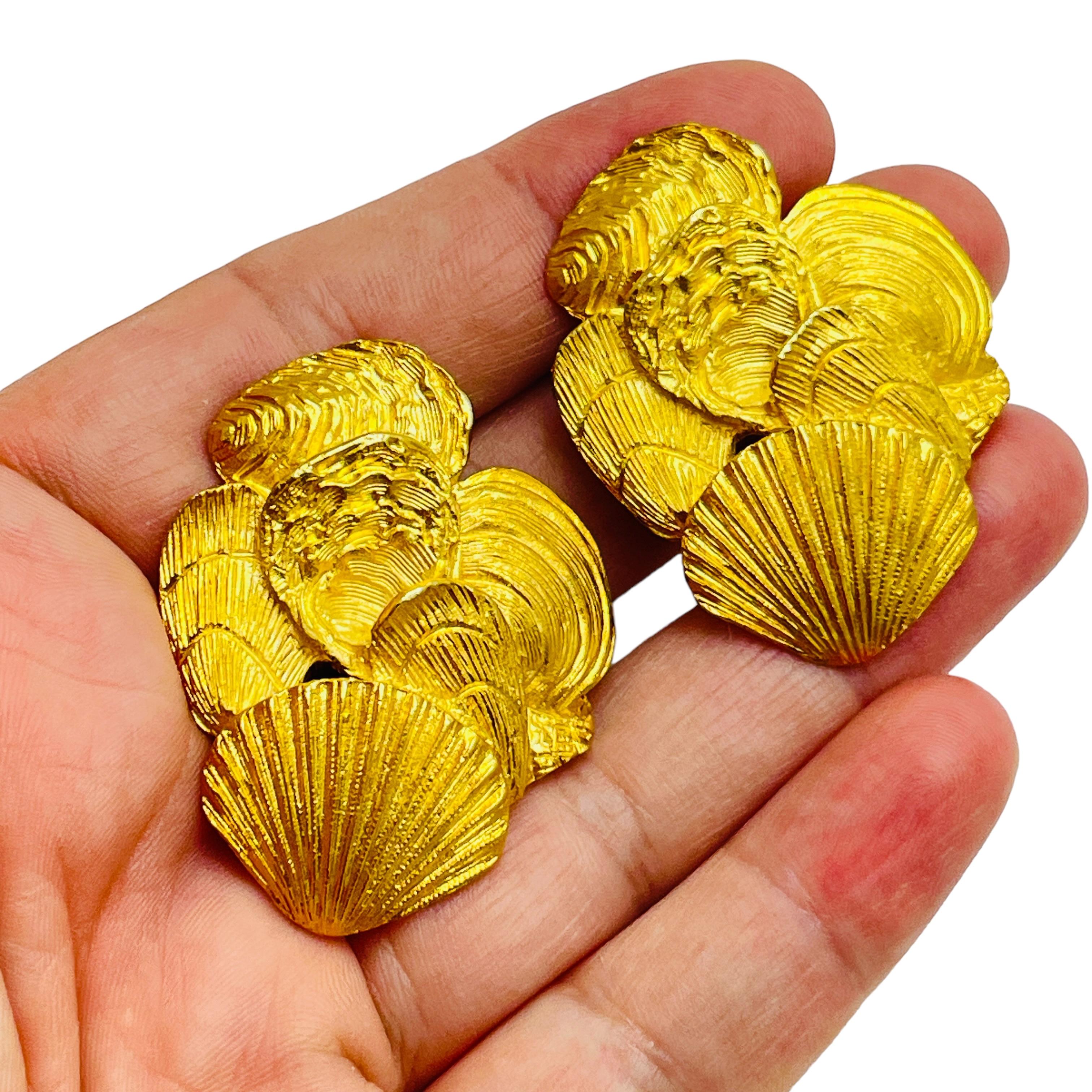 Women's Vintage gold seashell designer clip on earrings For Sale