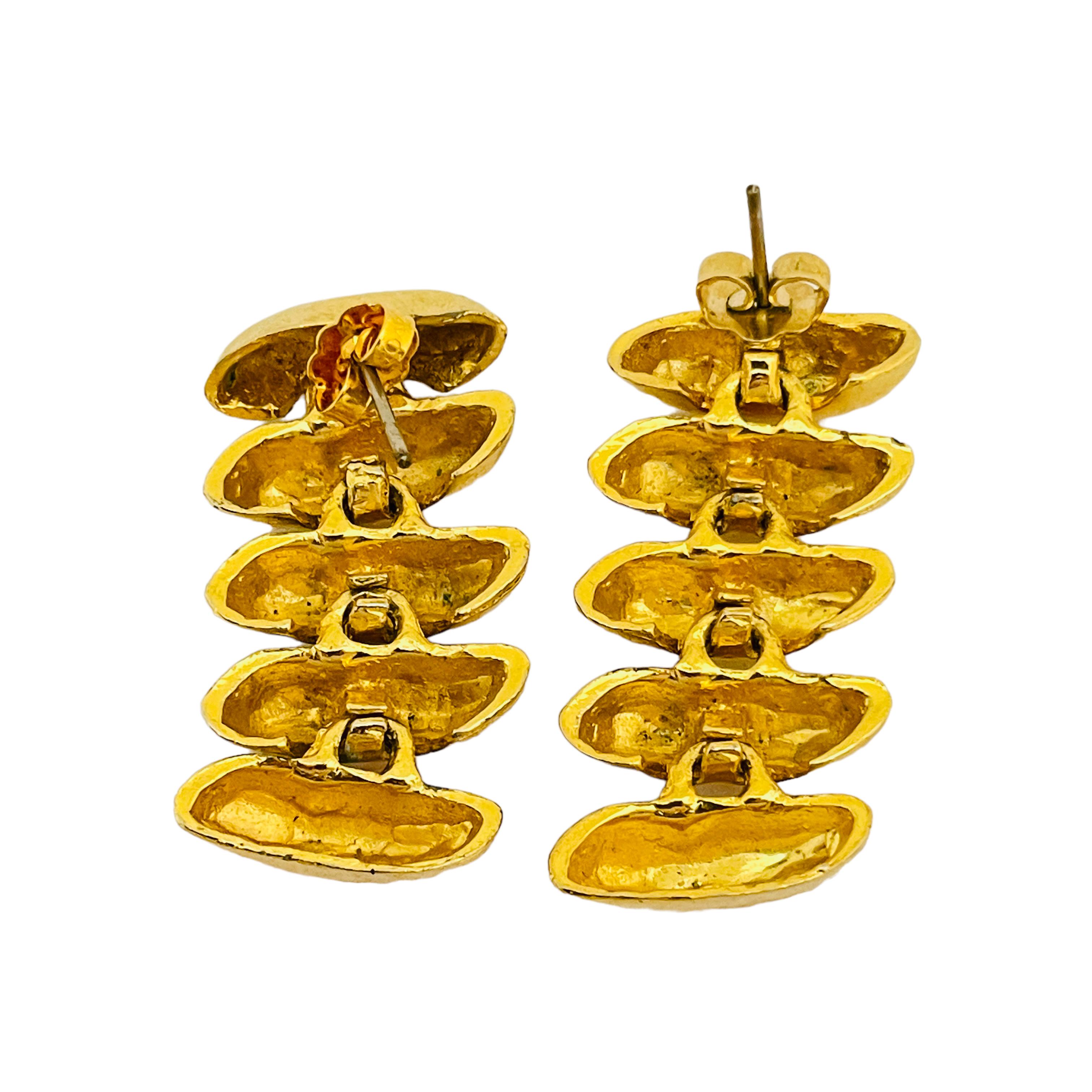 Vintage gold shiny modernist drop designer runway earrings In Good Condition For Sale In Palos Hills, IL
