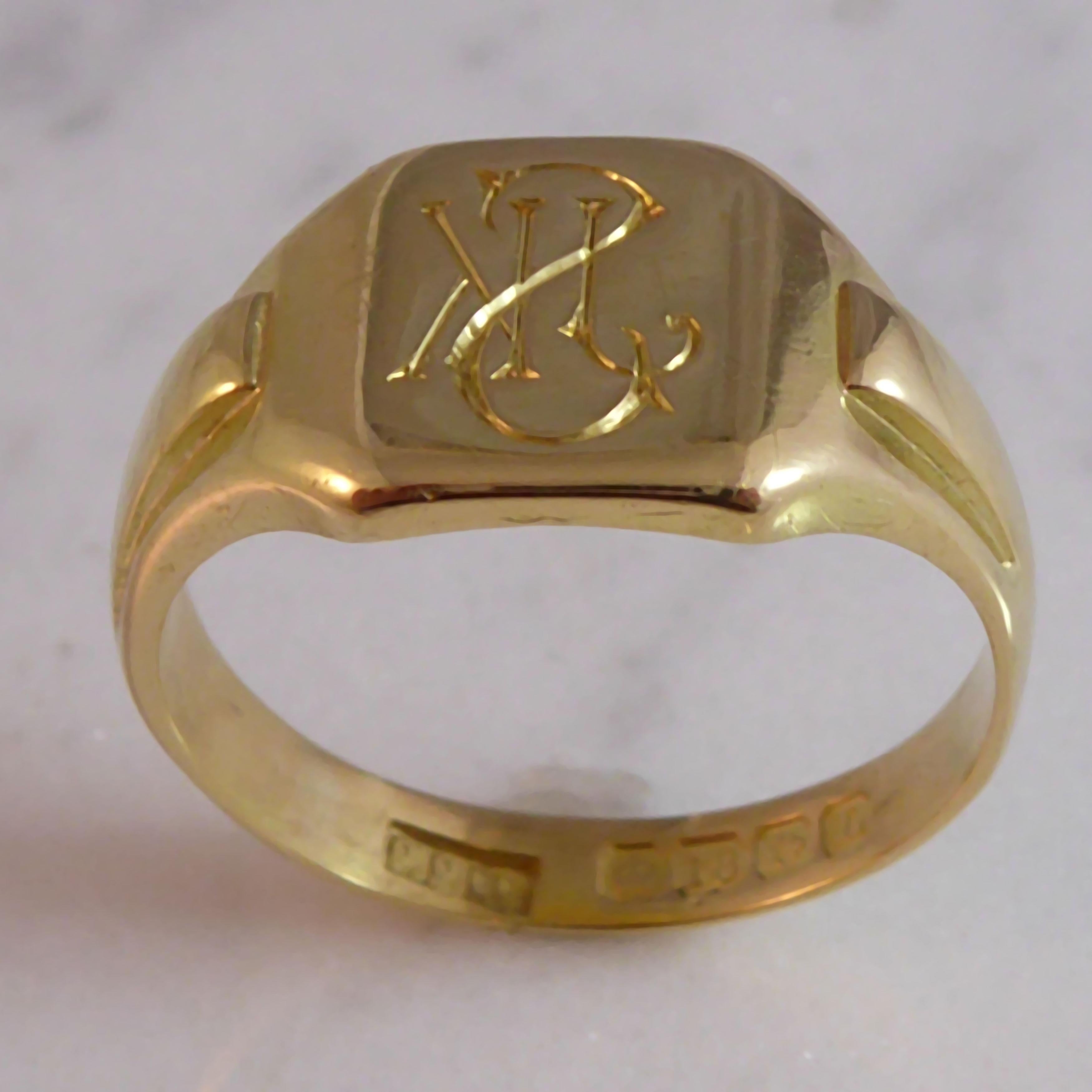 Vintage Gold Signet Ring, Initialled Engraved Seal, 18 Carat, Birmingham 1935 In Good Condition In Yorkshire, West Yorkshire