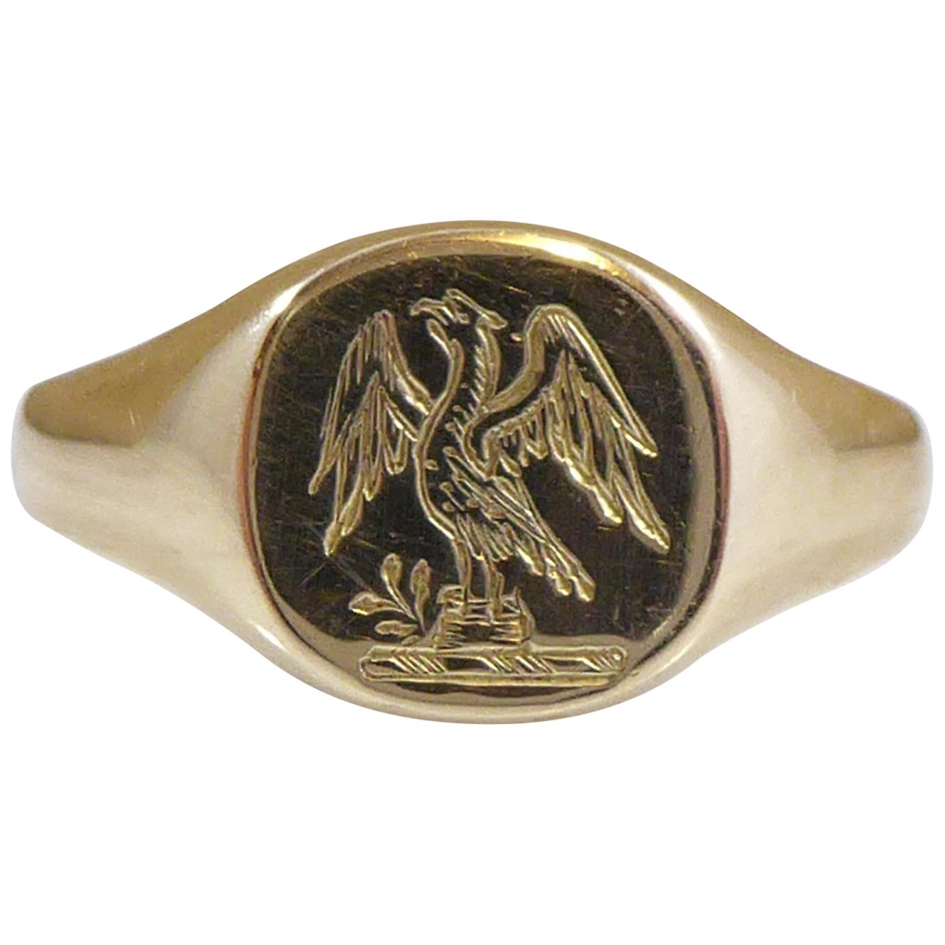 Vintage Gold Signet Ring with Engraved Crest Design