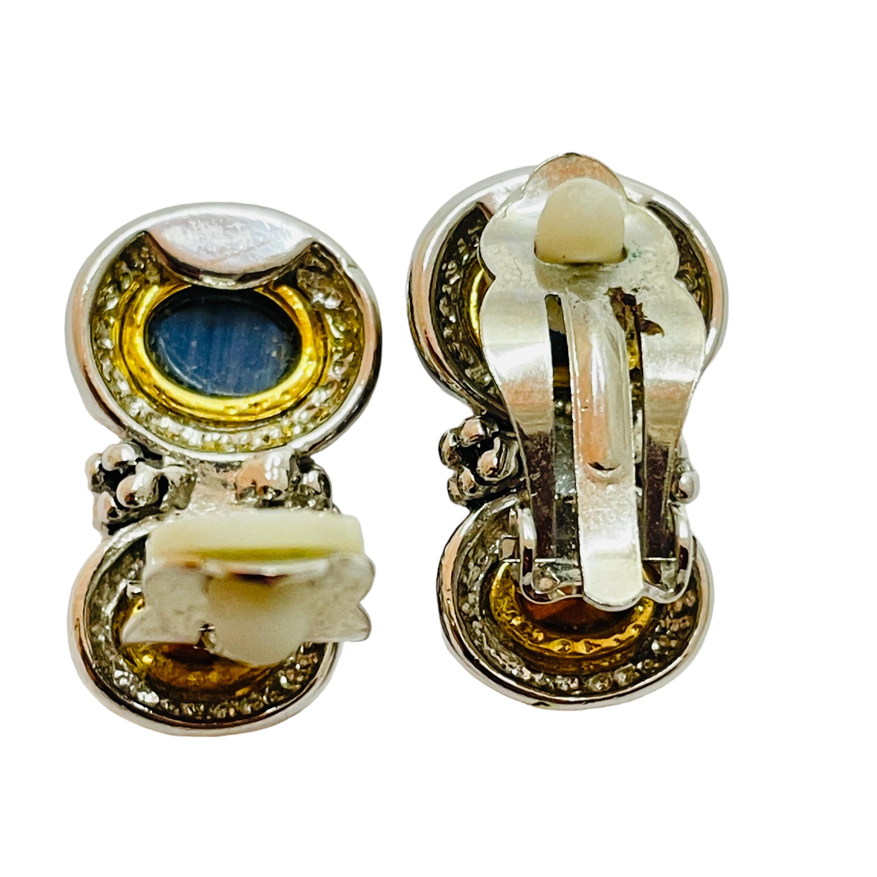 Vintage gold silver blue clip on earrings In Excellent Condition For Sale In Palos Hills, IL