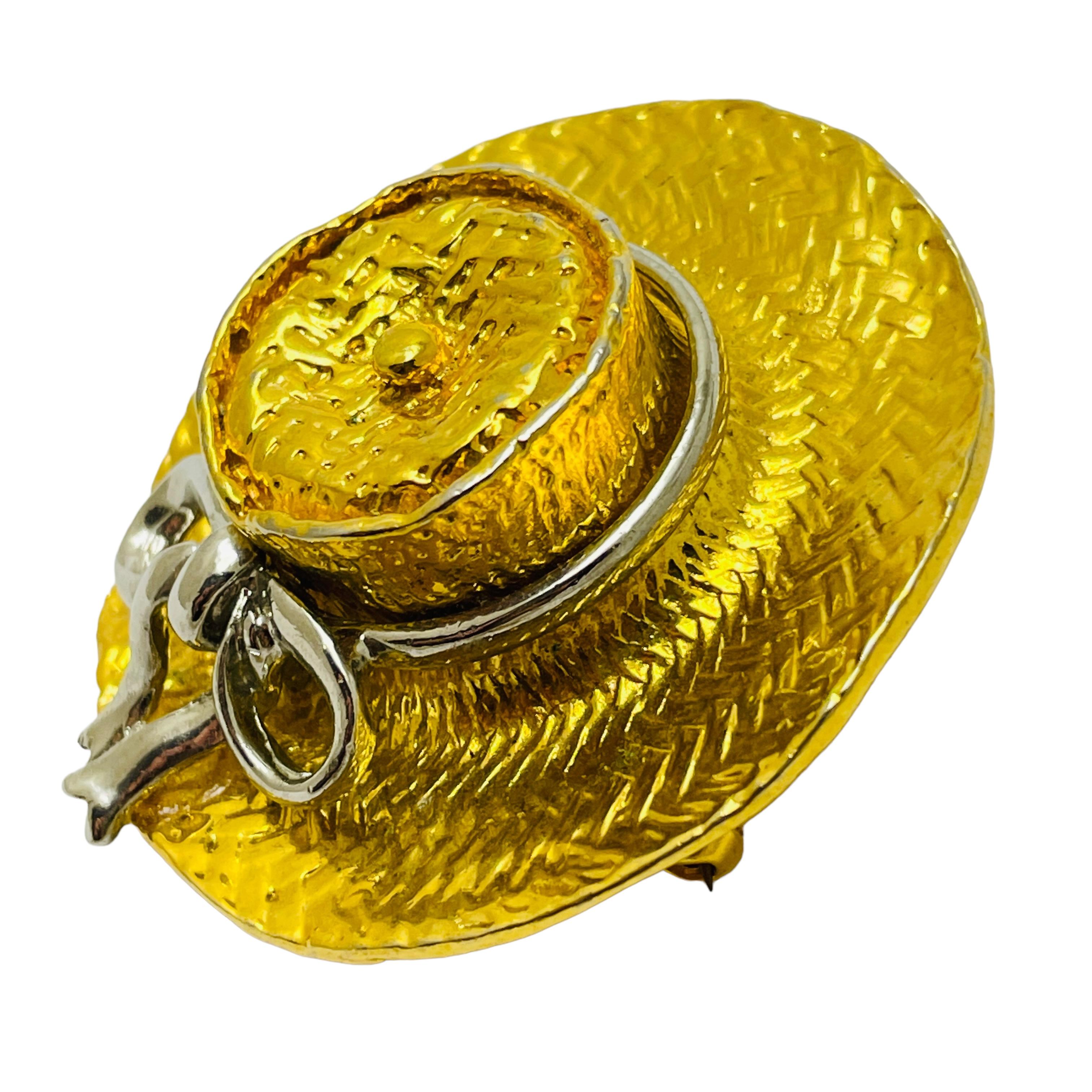 Vintage gold silver hat designer runway brooch In Good Condition For Sale In Palos Hills, IL