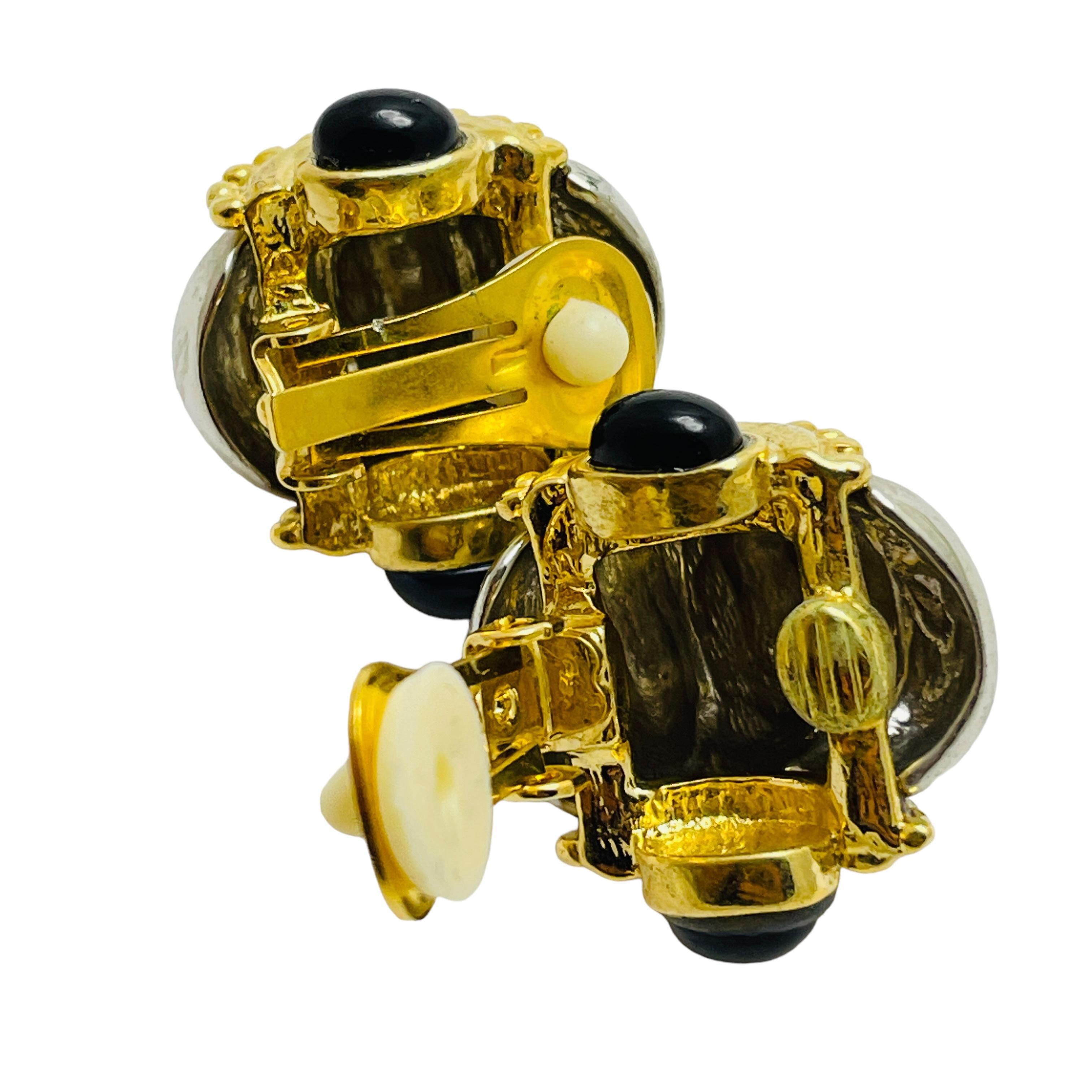 Vintage gold silver massive designer runway clip on earrings In Good Condition For Sale In Palos Hills, IL