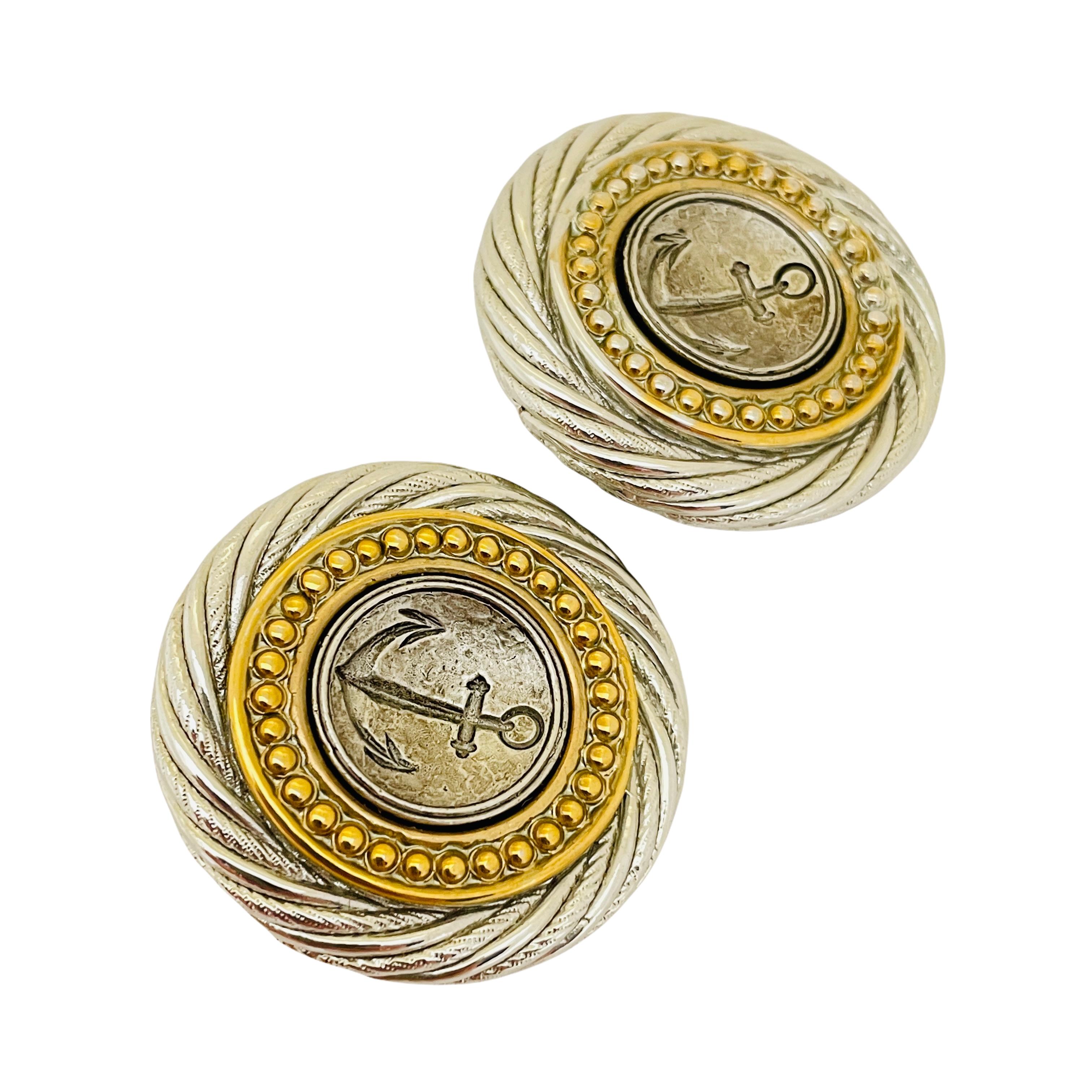 DETAILS

• ohne Vorzeichen

• gold- und Silbertöne 

• vintage-Designer-Laufsteg-Ohrringe



MASSNAHMEN 

• 1.25