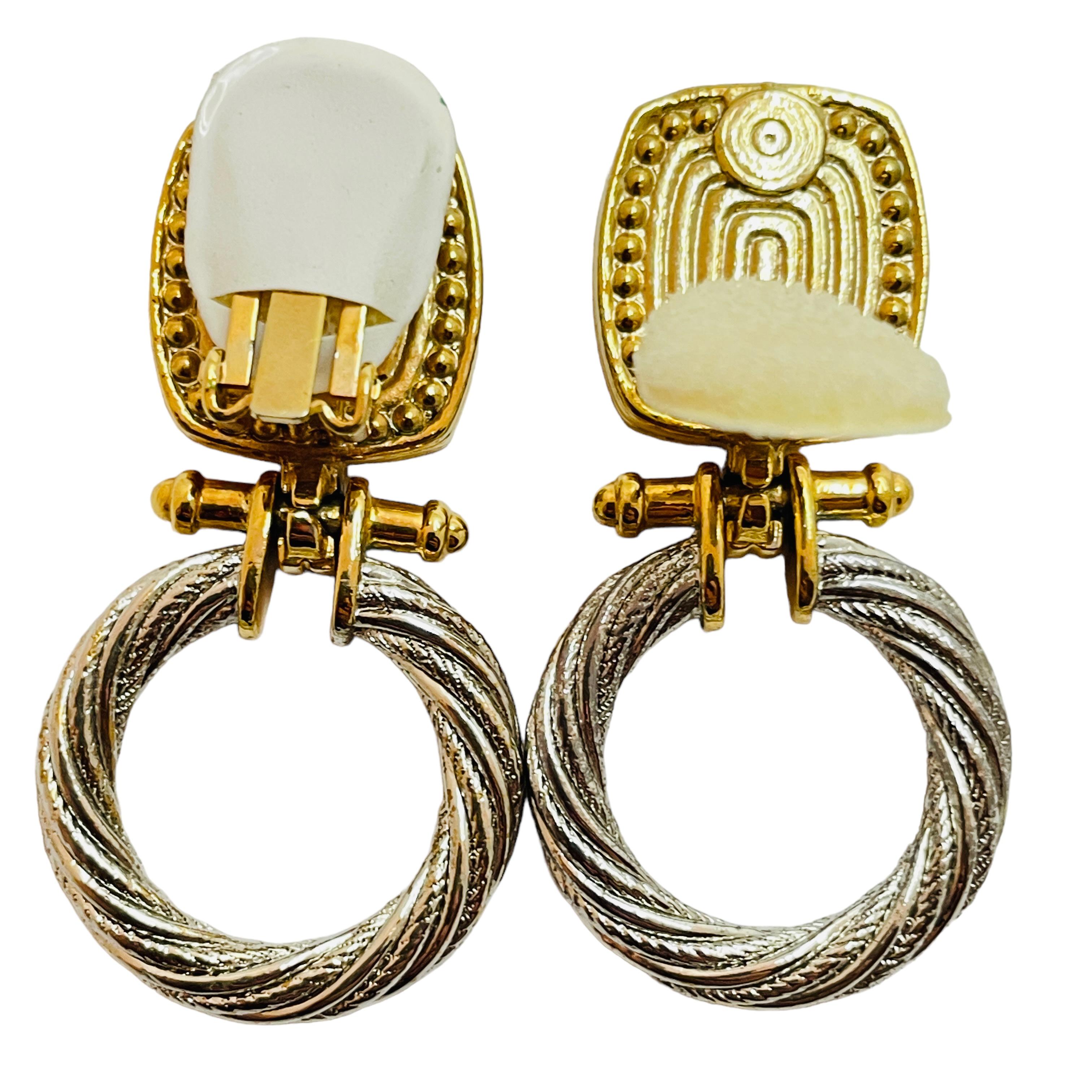 Vintage gold silver nautical door knocker clip on designer earrings In Excellent Condition For Sale In Palos Hills, IL