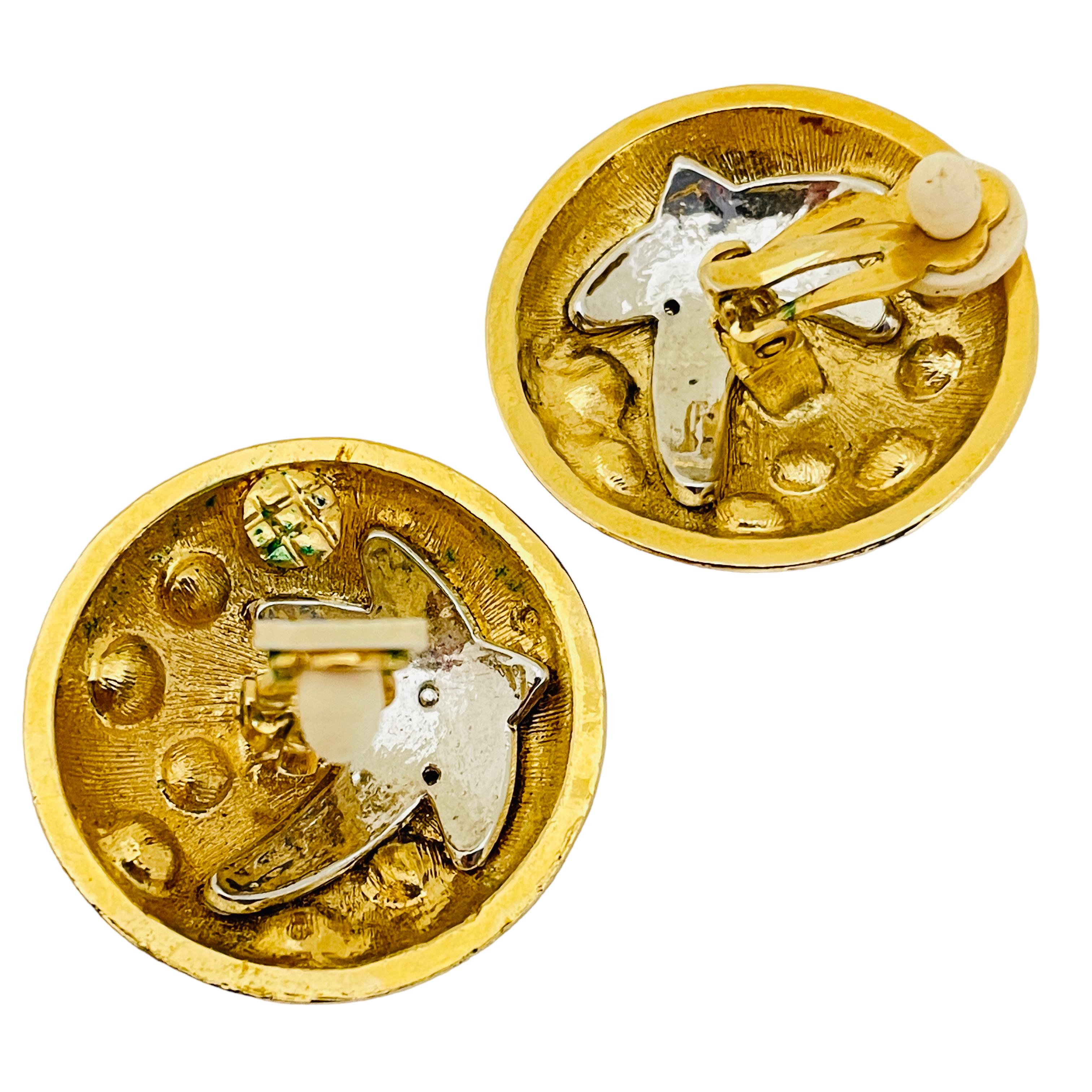 Vintage gold silver star designer runway clip on earrings  In Excellent Condition For Sale In Palos Hills, IL