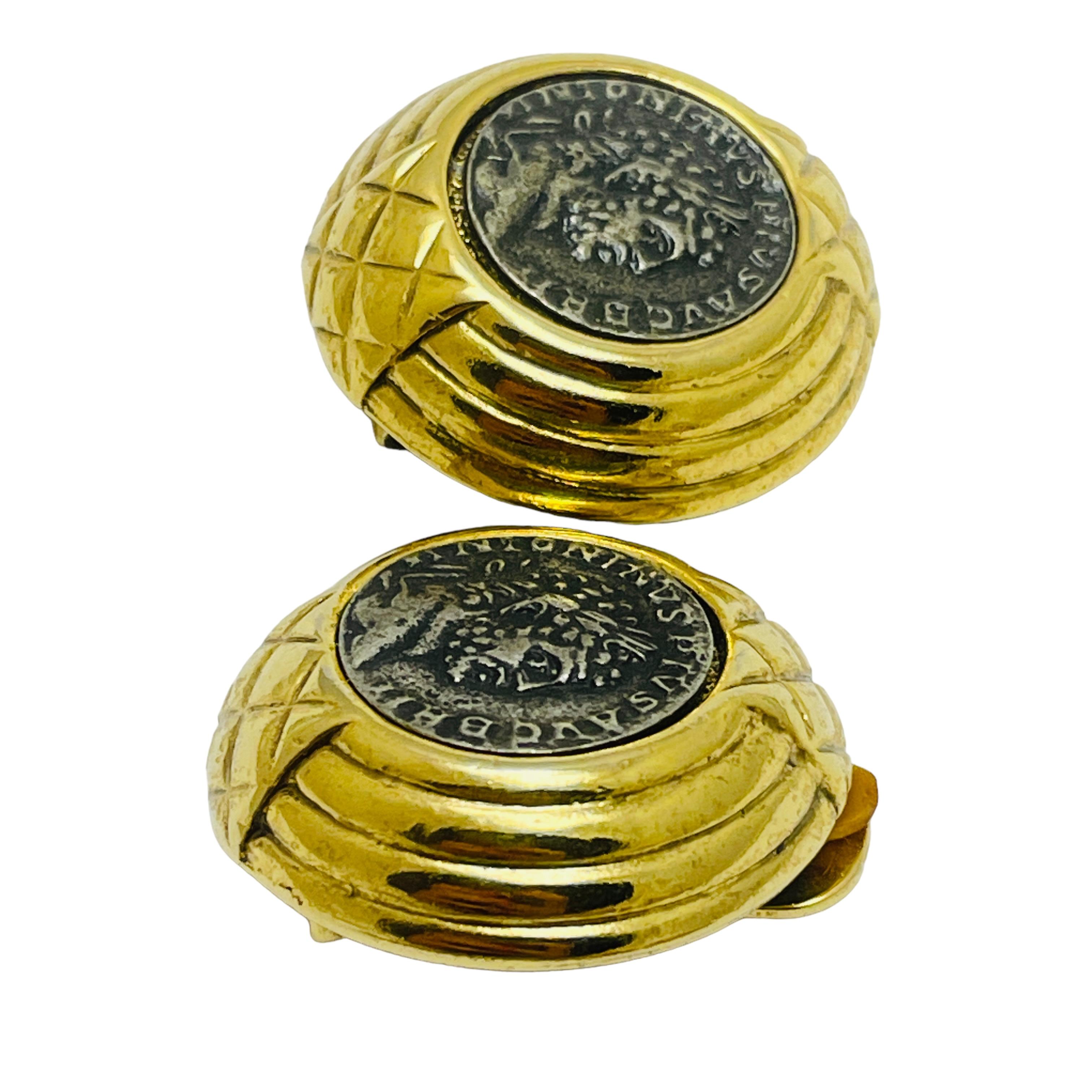 DETAILS

• unsigned  

• gold and silver tone 

• vintage designer earrings

MEASUREMENTS  

• 

CONDITION

•  very good vintage condition with minimal signs of wear 

 Sku 46

❤️❤️  VINTAGE DESIGNER JEWELRY ❤️❤️

❤️❤️  ALEXANDER’S BOUTIQUE  ❤️❤️