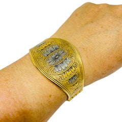 Braccialetto a cerniera vintage in oro e argento, con fiori incisi, di design
